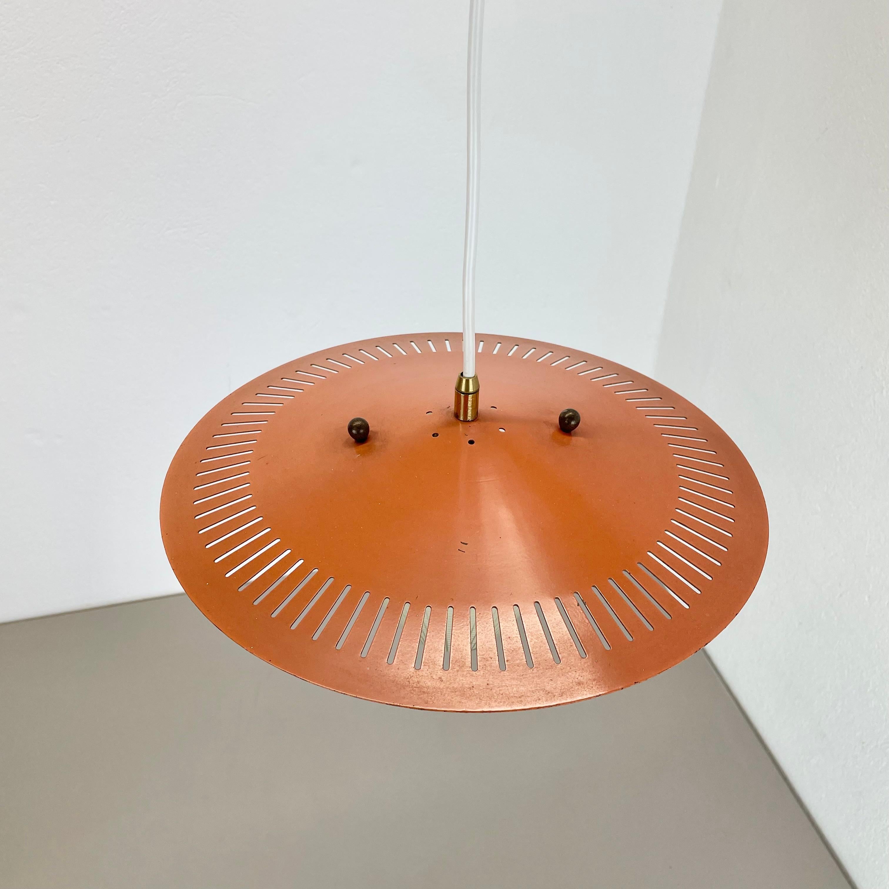 Italian Midcentury minimalist Stilnovo Style Brass and Metal Hanging Light, Italy 1950 For Sale