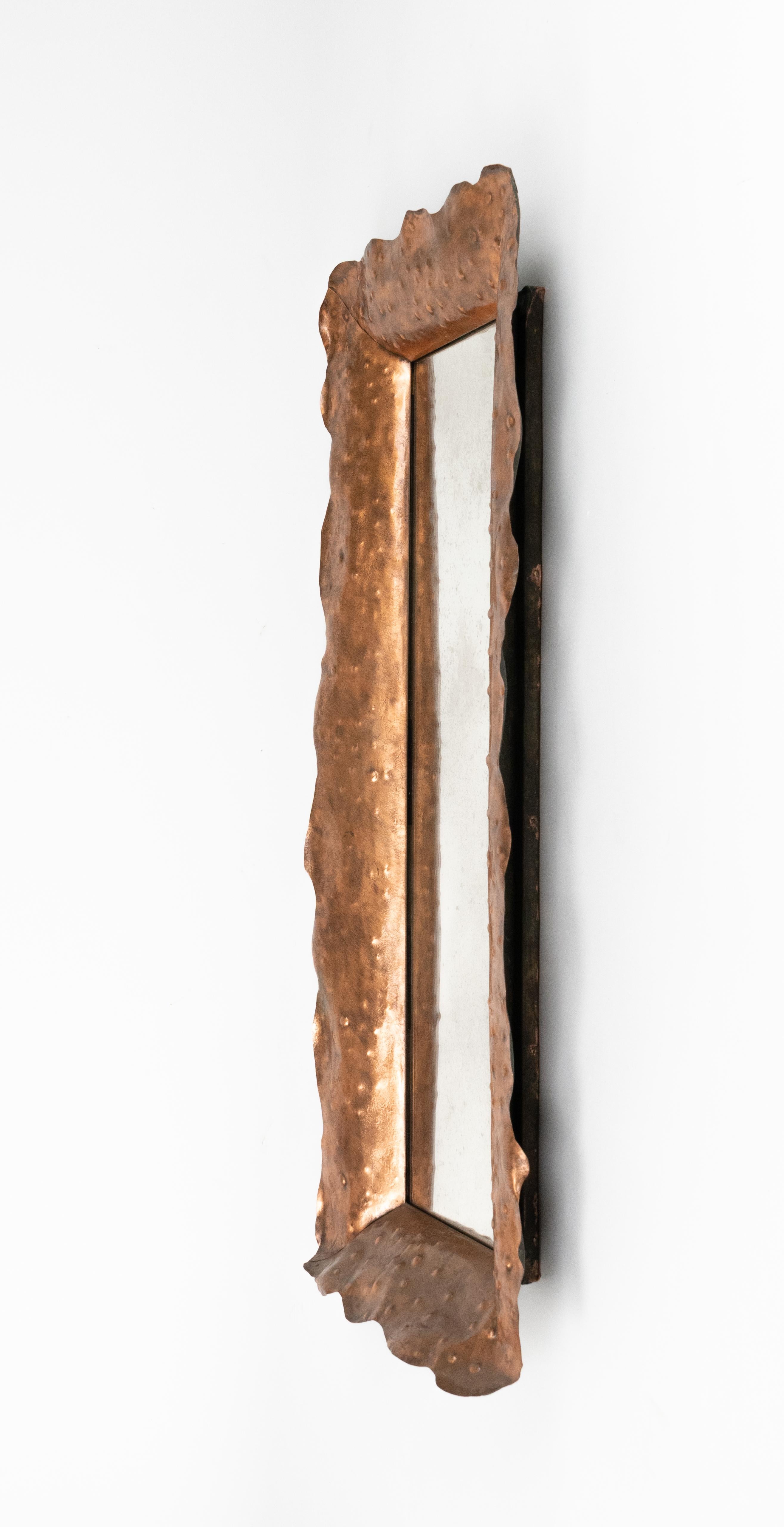 Rame Specchio del Medioevo in rame martellato di Angelo Bragalini, Italia anni '60 in vendita