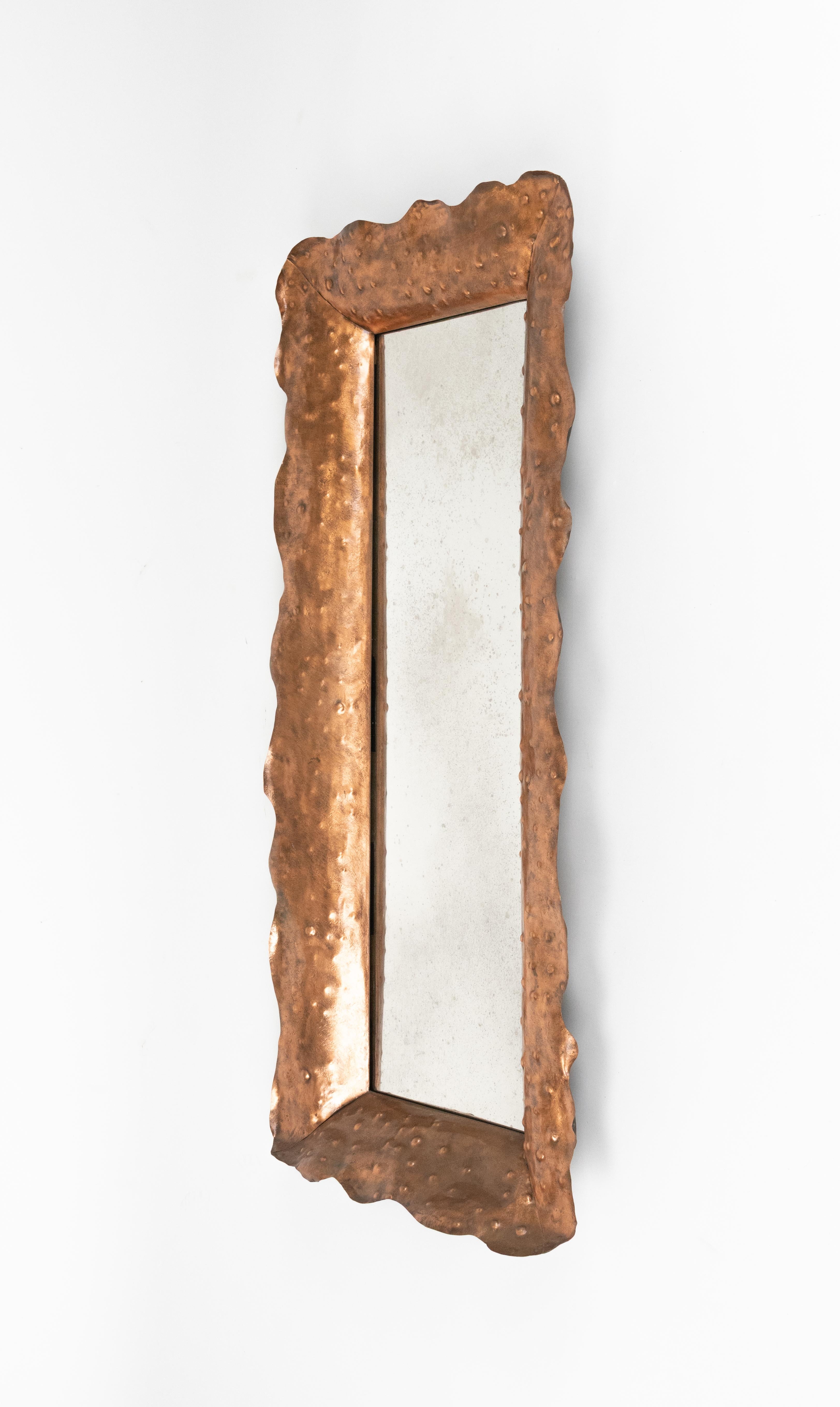 Specchio del Medioevo in rame martellato di Angelo Bragalini, Italia anni '60 in vendita 1