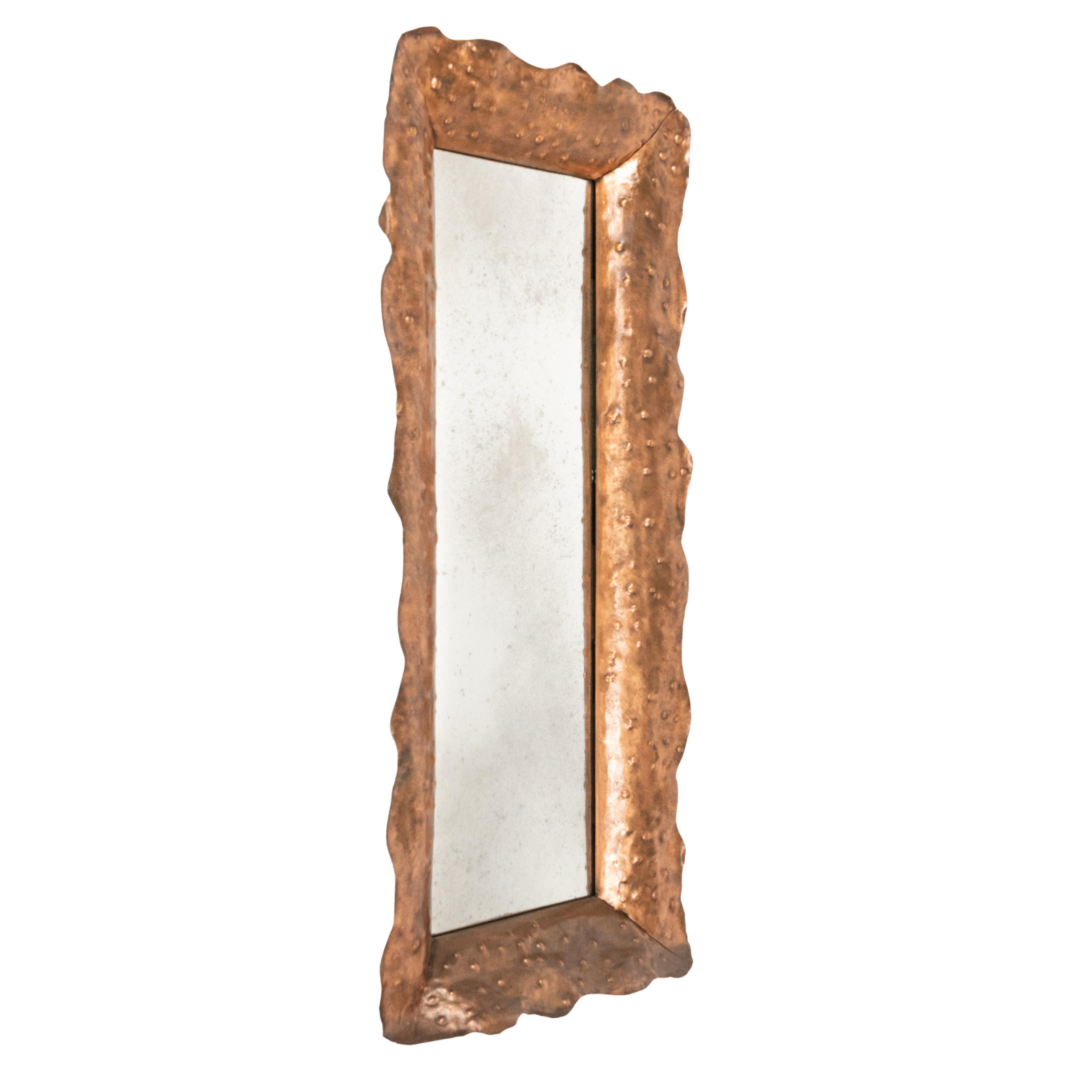 Specchio del Medioevo in rame martellato di Angelo Bragalini, Italia anni '60 in vendita