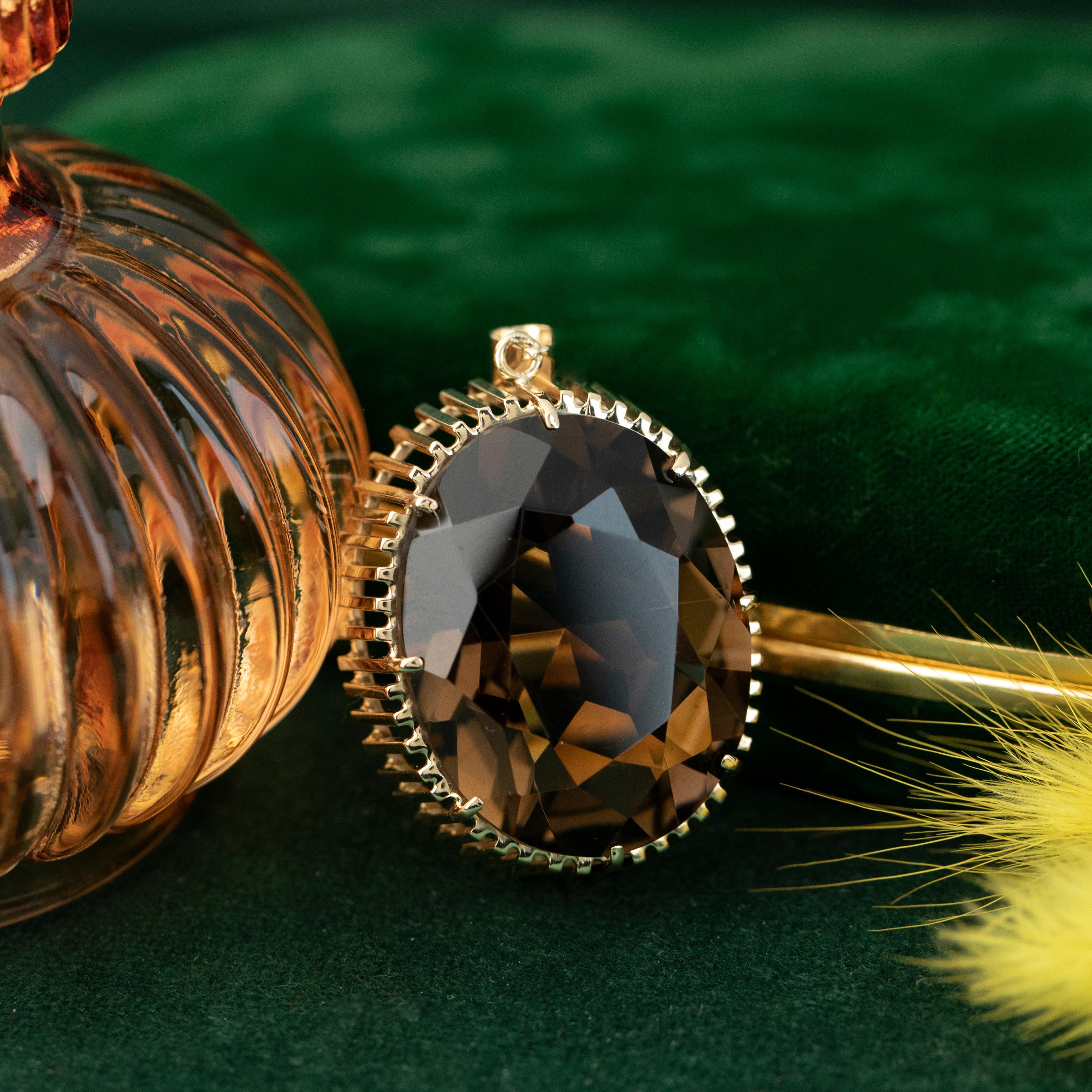 MidCentury Mod Smoky Quartz Statement Pendant 14K Yellow Gold In Good Condition For Sale In AMSTERDAM, NL
