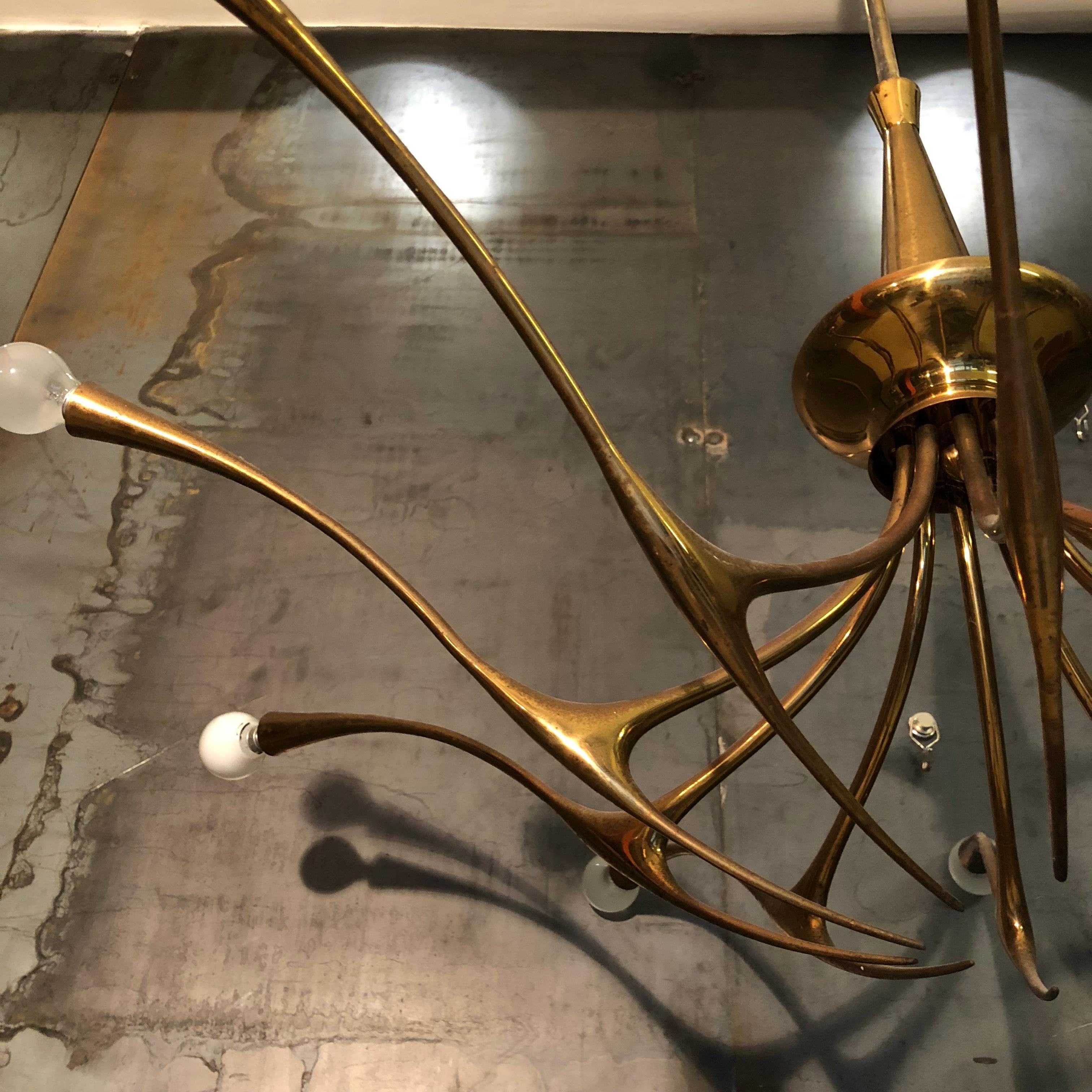 Midcentury Model 392 Brass Chandelier by Oscar Torlasco for Lumi Milano, 1950s In Good Condition For Sale In Catania, IT