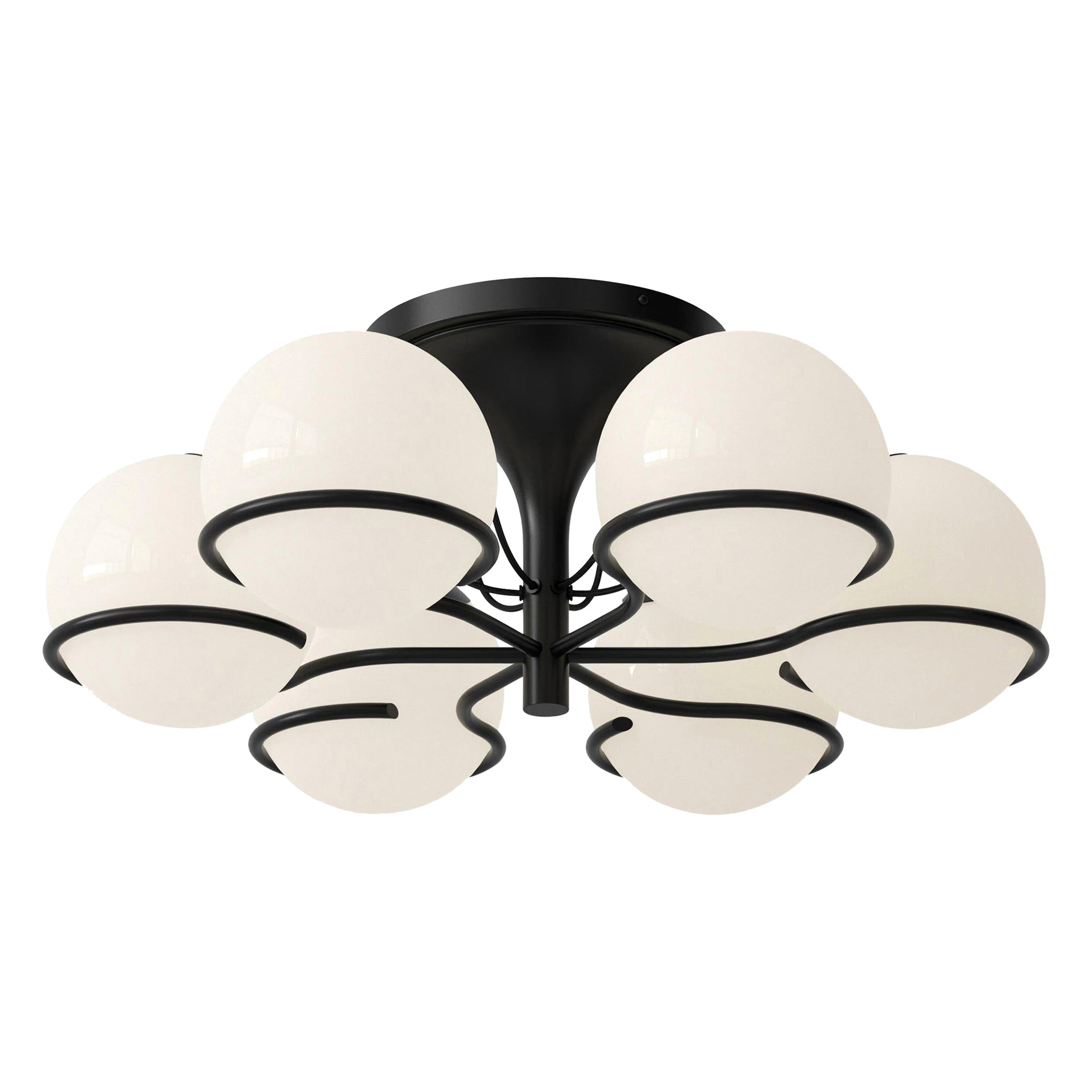 Modèle 2042/6
Design par Gino Sarfatti
Avec Le Sfere Plafone, Modèle 2042/6 de 1963, une autre des belles interprétations de la sphère lumineuse de Gino Sarfatti est réintroduite. Ce plafonnier raffiné est composé de six sphères en verre opalin