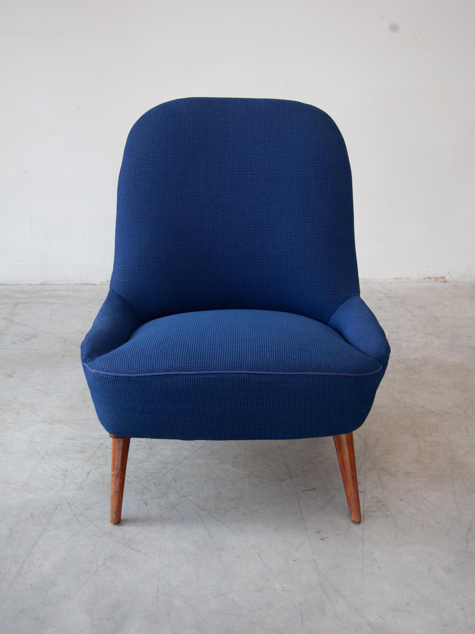 Scandinavian Modern Midcentury Modern 1950s Blue Fabric, Lounge Arm Chair, Scandinavian Design For Sale