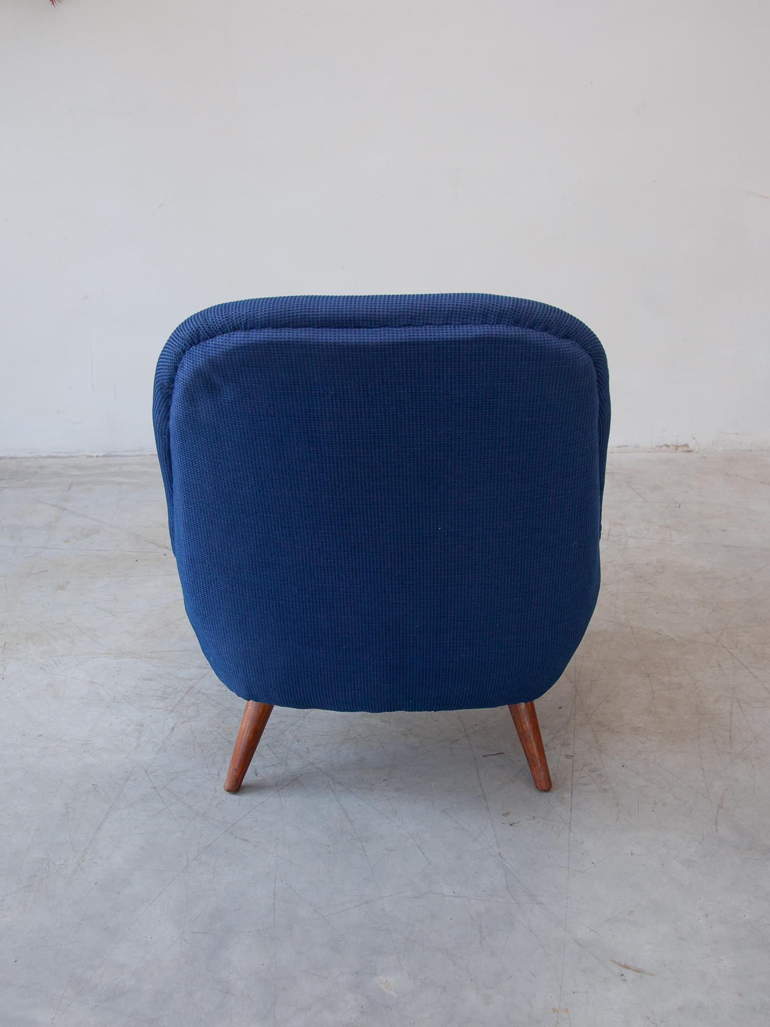 Midcentury Modern 1950s Blue Fabric, Lounge Arm Chair, Scandinavian Design In Good Condition For Sale In Antwerp, BE