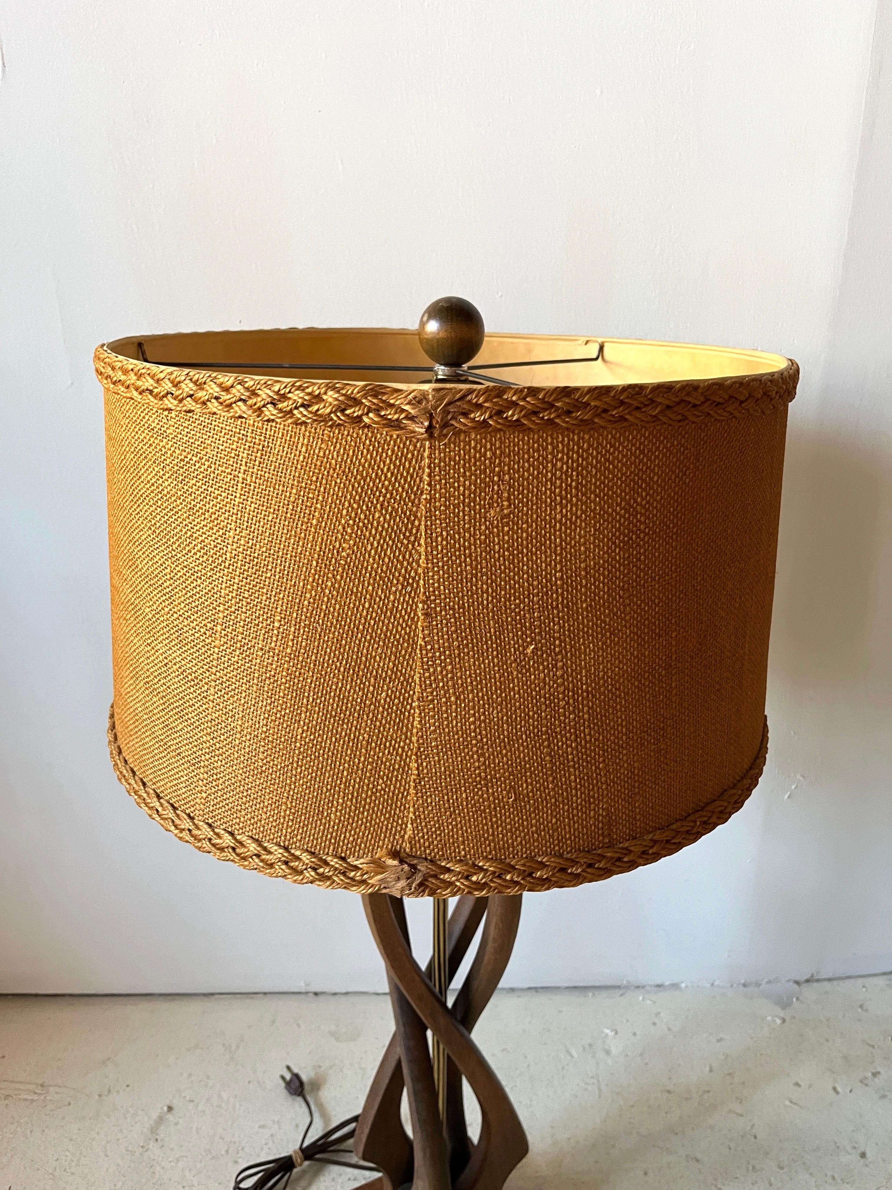 Lámparas de sobremesa escultóricas de nogal vintage de los años 60, modernas de mediados de siglo, modernas orgánicas en venta 5