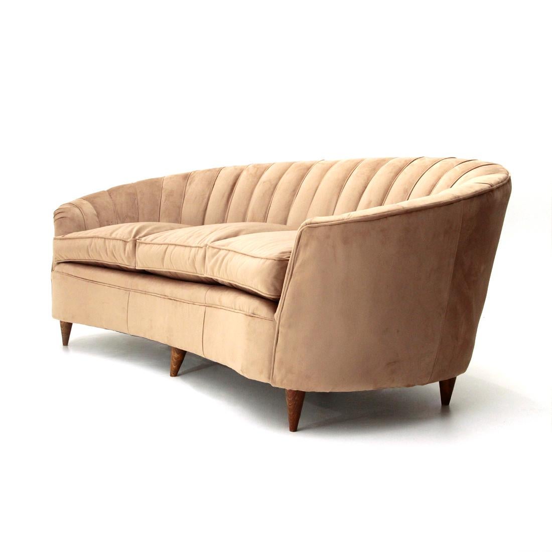 Italian Mid-Century Modern 3-Seat Powder Pink-Colored Curved Sofa, 1950s For Sale