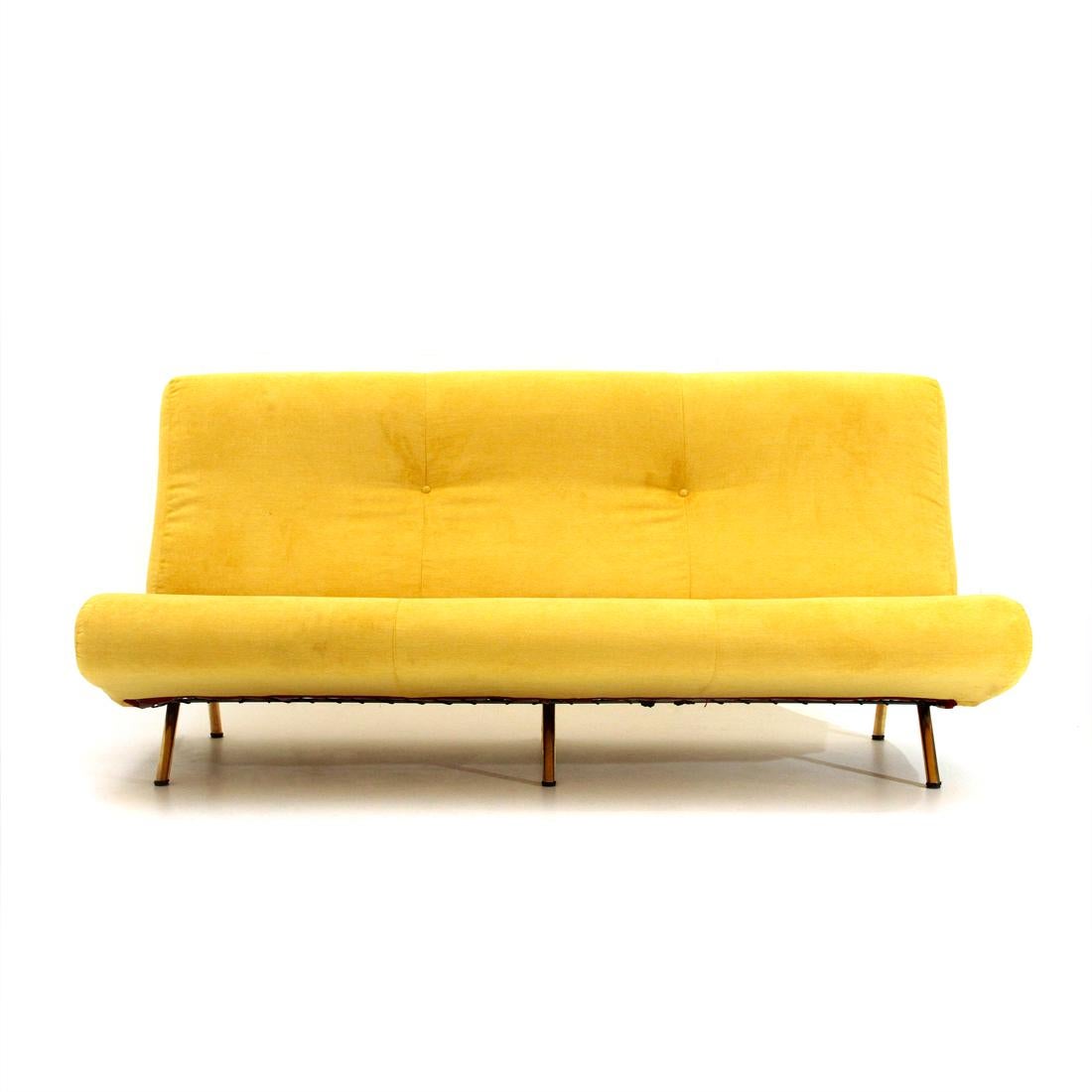 Sofa produced in the 1950s by Arflex based on a design by Marco Zanuso.
Metal structure padded and lined with new yellow velvet fabric.
Backrest stitched with two buttons.
Metal legs covered in brass.
Good general condition, some signs due to