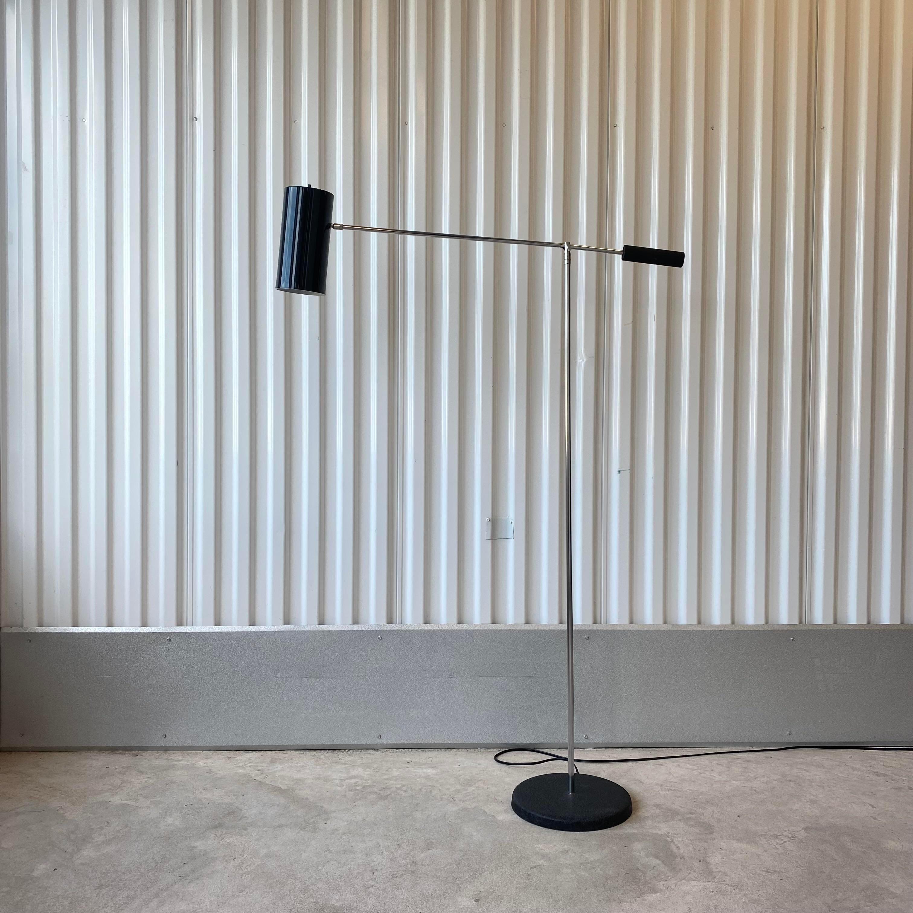 Metal Midcentury Modern Adjustable Cantilever Floor Lamp Attributed to Sonneman For Sale