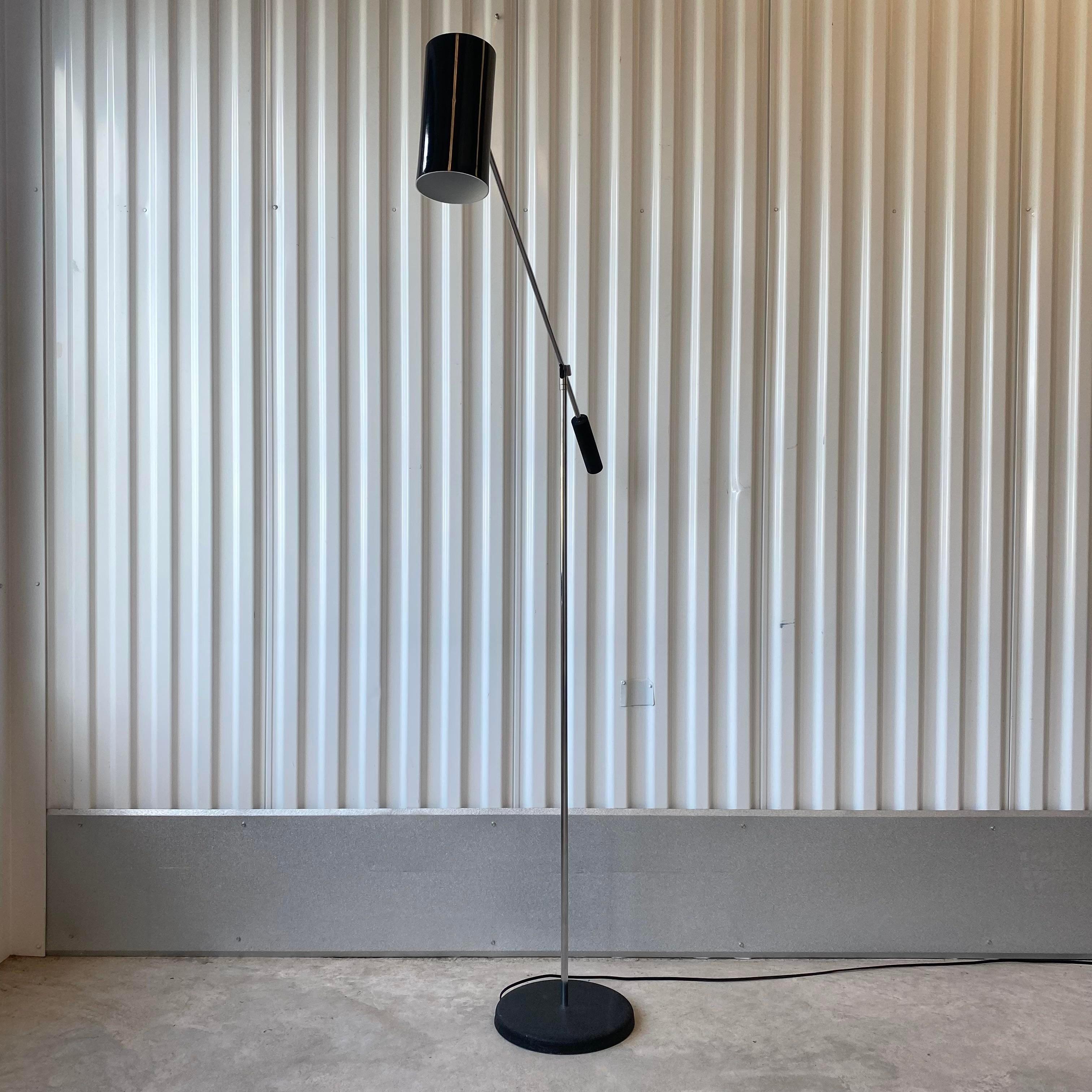 Midcentury Modern Adjustable Cantilever Floor Lamp Attributed to Sonneman For Sale 1