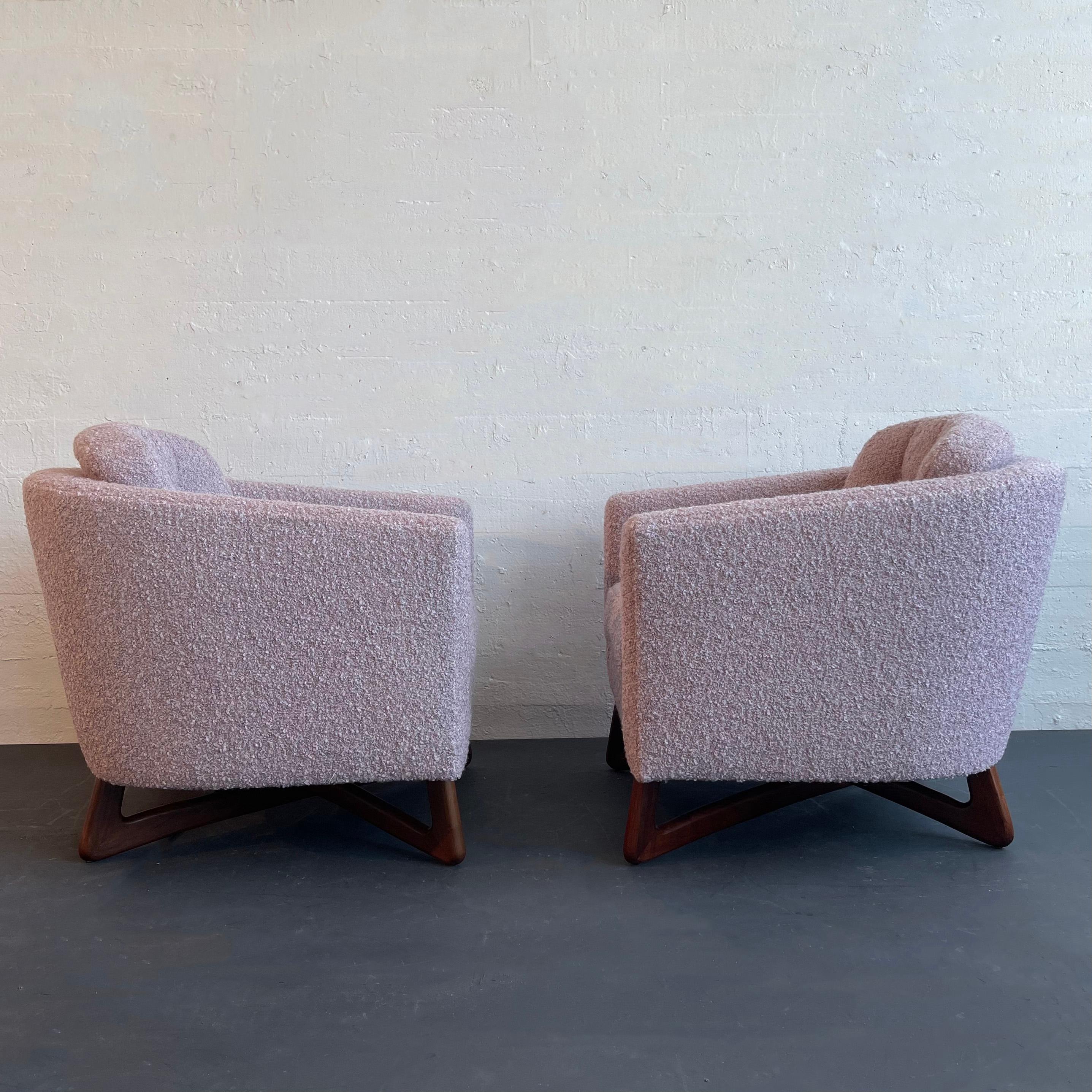 The Modernity Adrian Pearsall Style Lavender Bouclé Barrel Club Chairs Bon état - En vente à Brooklyn, NY