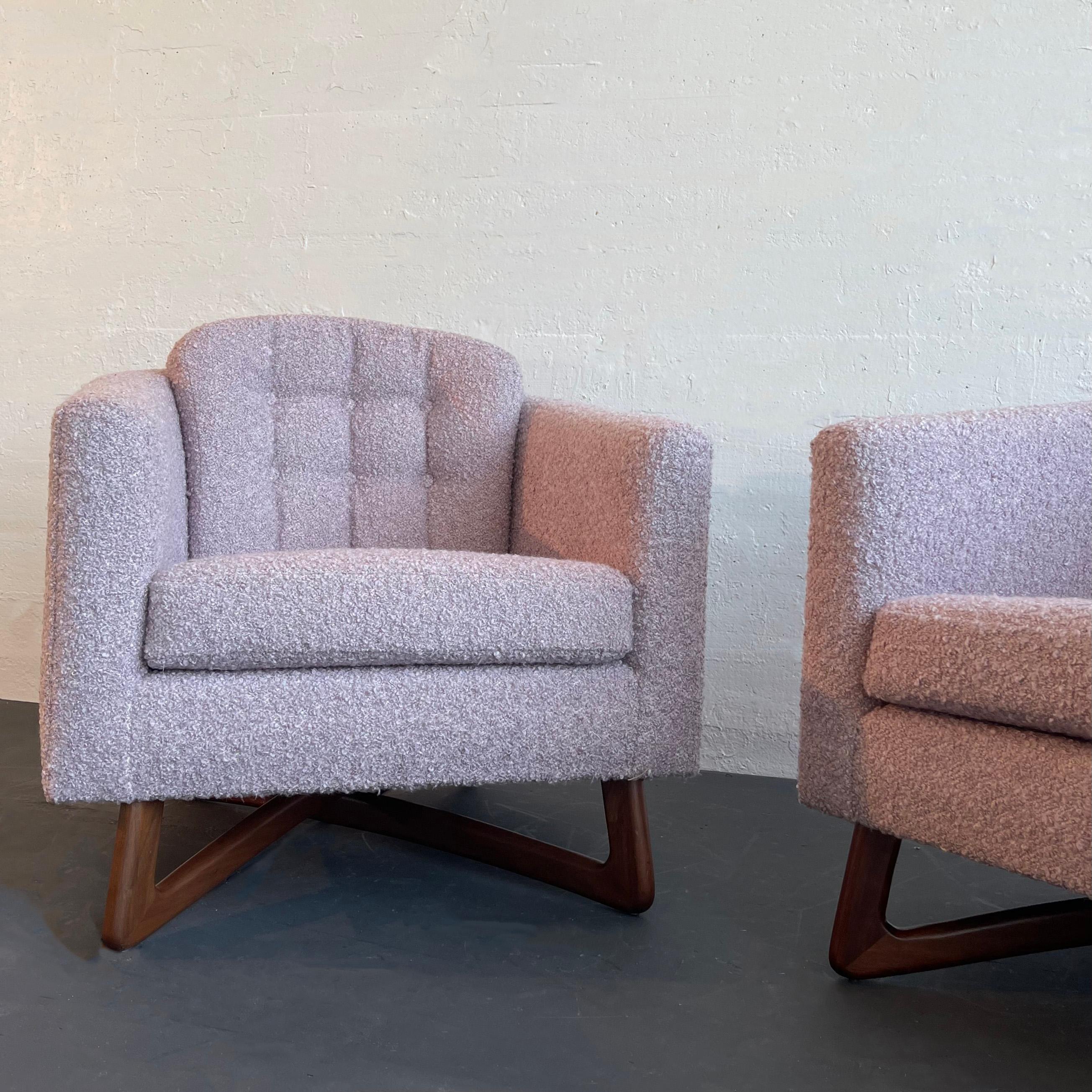 The Modernity Adrian Pearsall Style Lavender Bouclé Barrel Club Chairs en vente 3