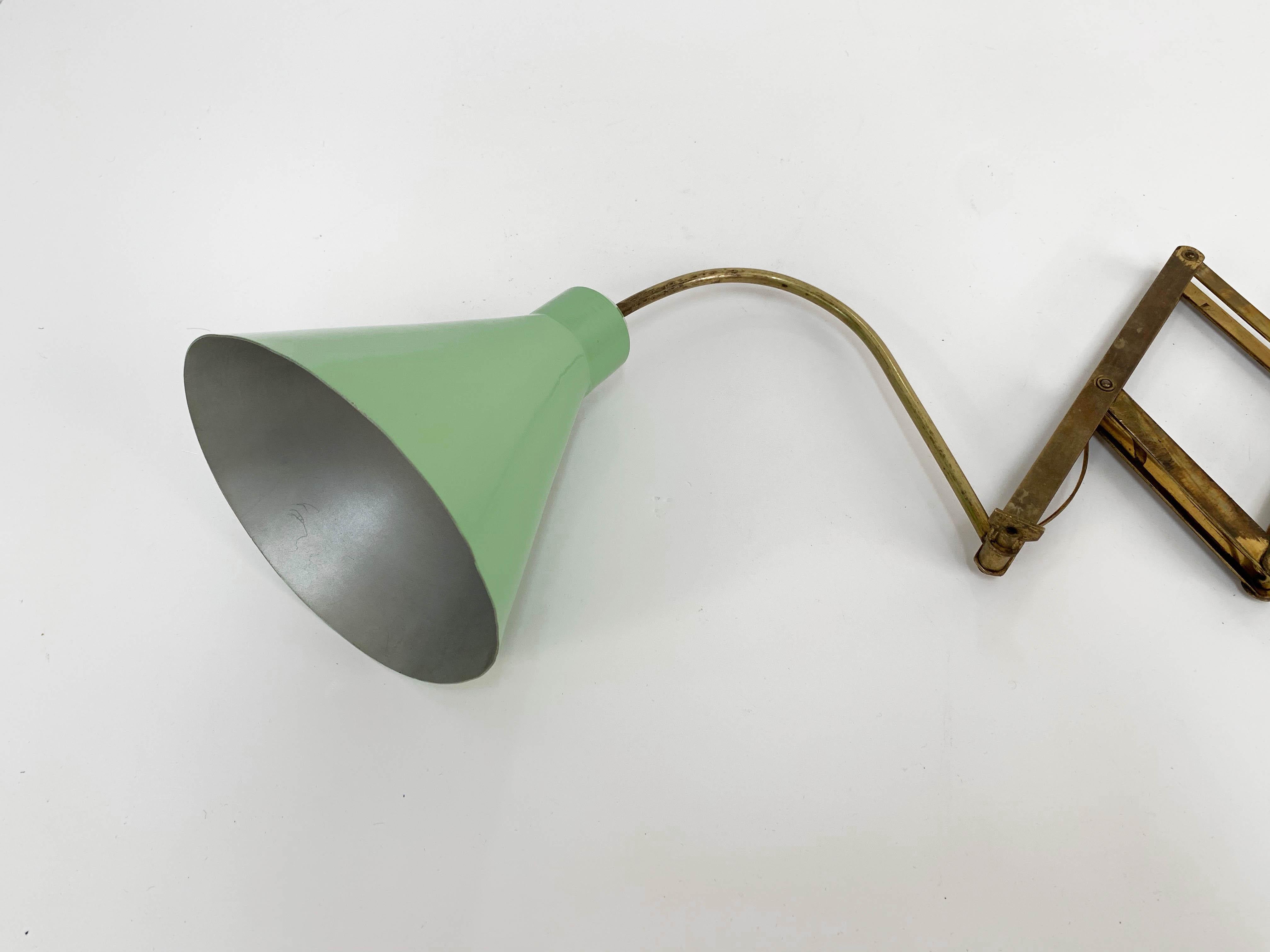 Mid-Century Modern Aluminium and Brass Scissor Extendable Sconce, Italy, 1950s In Good Condition In Roma, IT