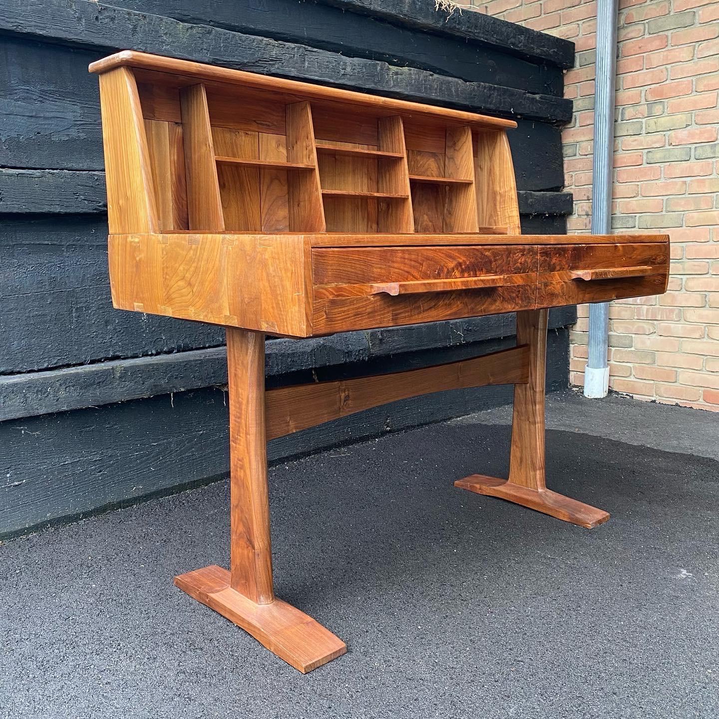 Mid-Century Modern American Studio Craft Sculpted Solid Walnut Office Desk In Good Condition In Munroe Falls, OH