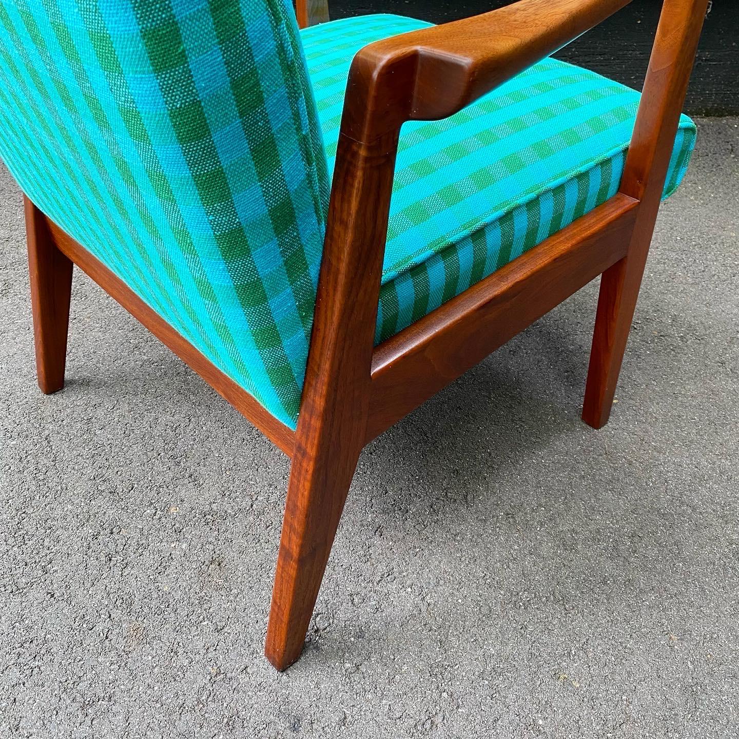 Midcentury Modern Arden Riddle Studio Craft solid Walnut Lounge Chair, ca. 1960 In Excellent Condition In Munroe Falls, OH