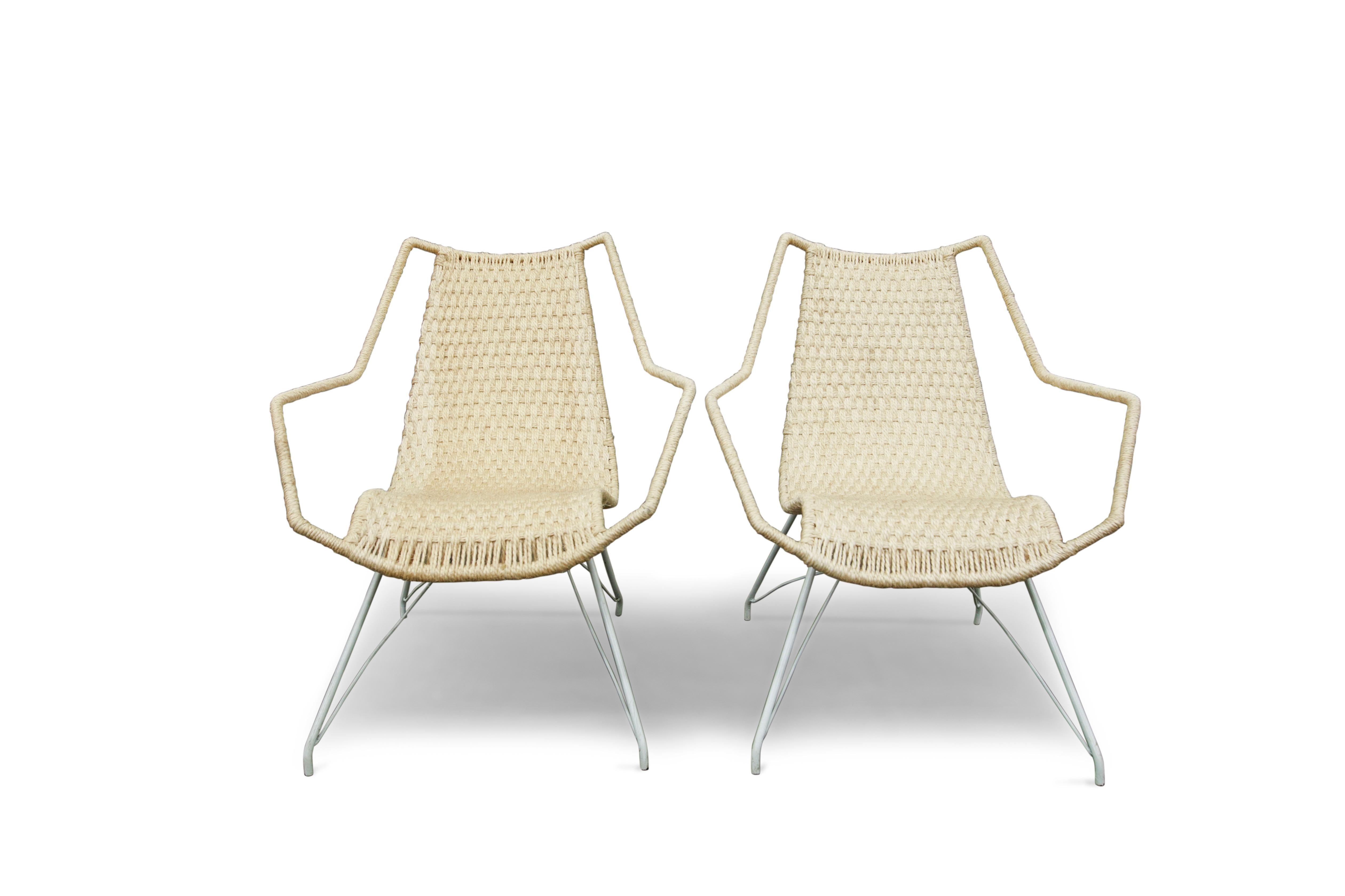 Available today, this Brazilian Modern armchair set in steel & hand woven cotton fiber designed by Carlo Hauner in the fifties is a masterpiece of Craft and design!

This gorgeous pair features a steel structure painted in white and a body hand