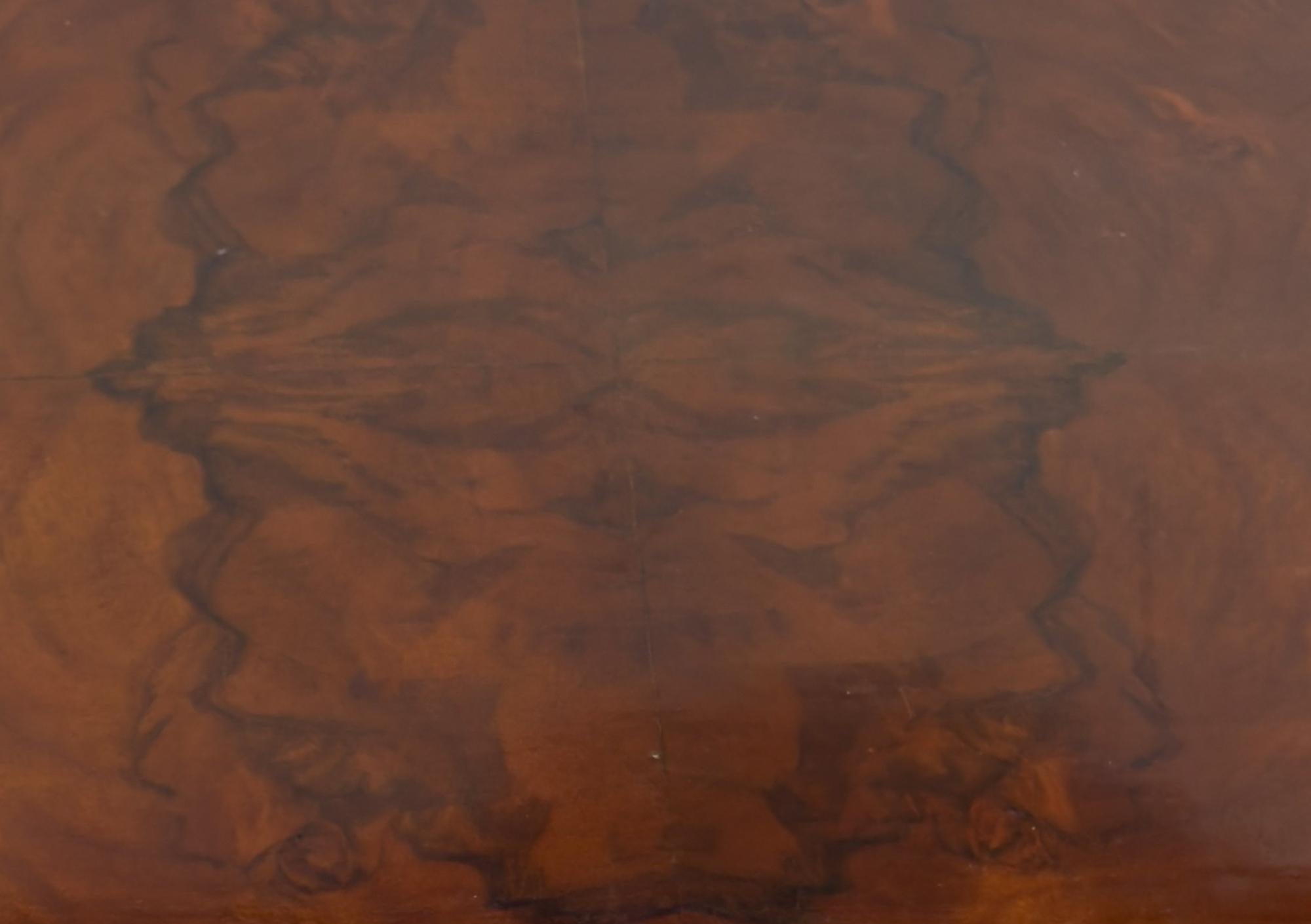 Table console en noyer Art déco, 20e siècle en vente 3