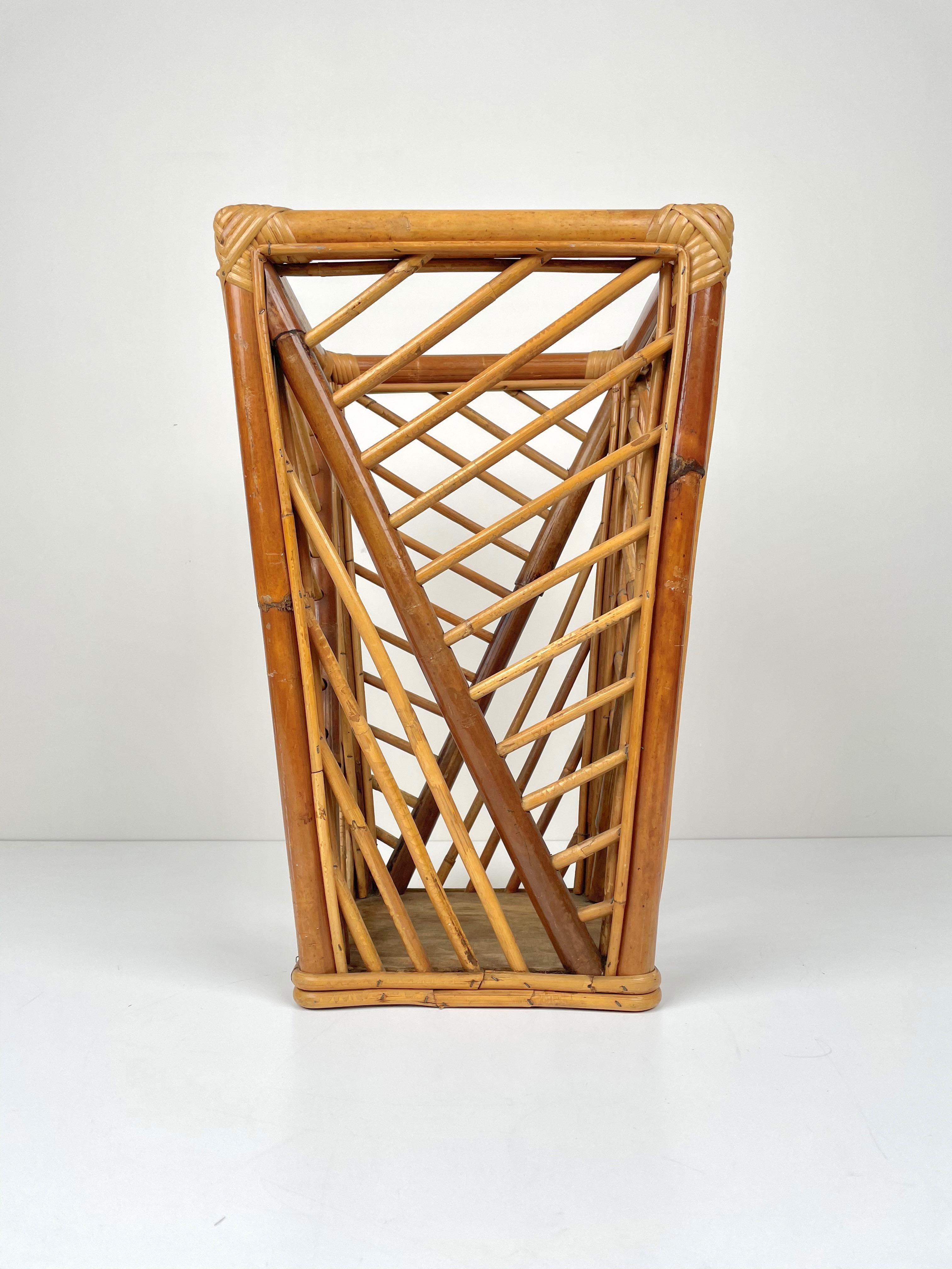 Umbrella stand in rattan and bamboo structure made in Italy in the 1960s.