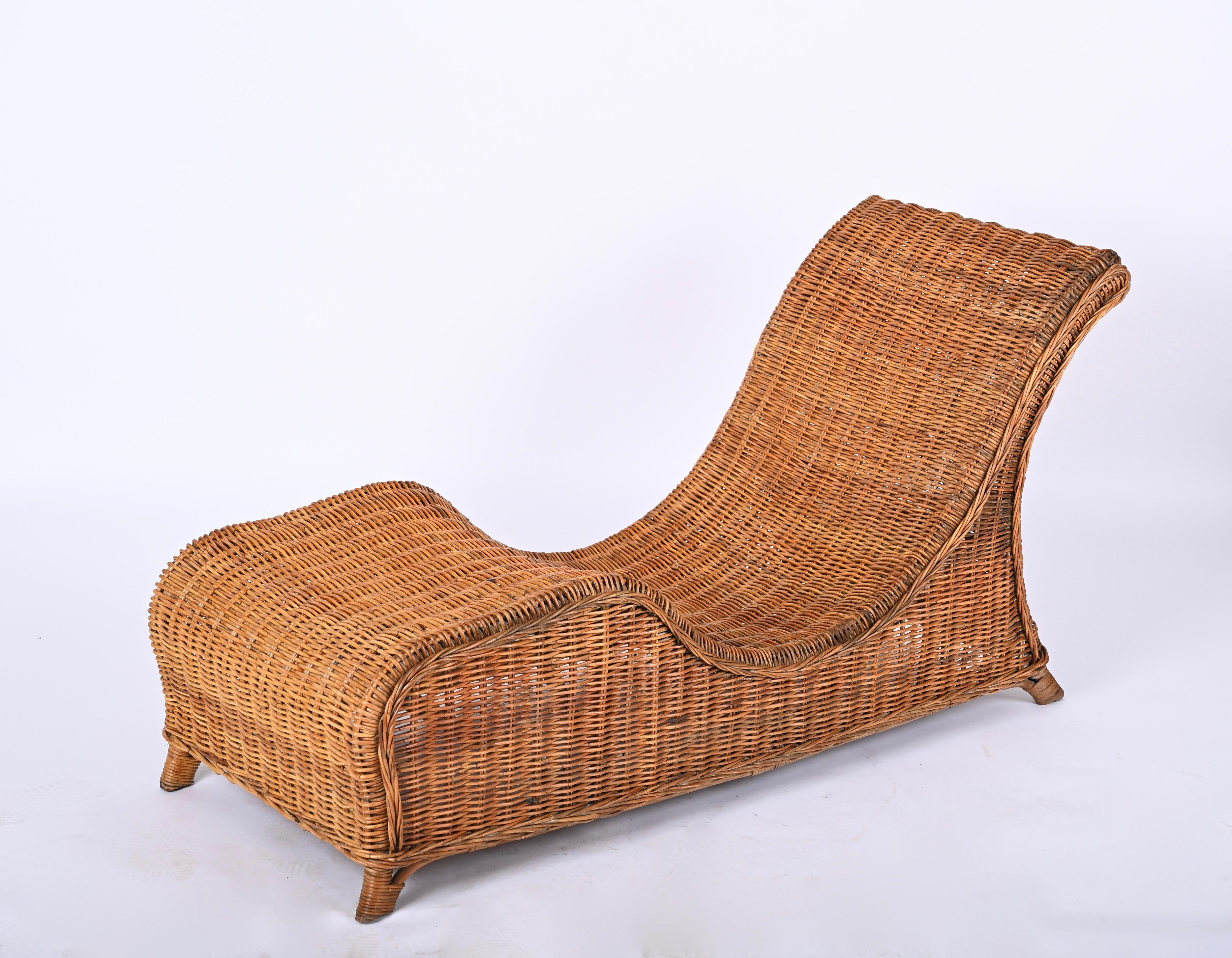 Midcentury Modern Bamboo and Wicker Italian Chaise Longue, 1960s For Sale 4