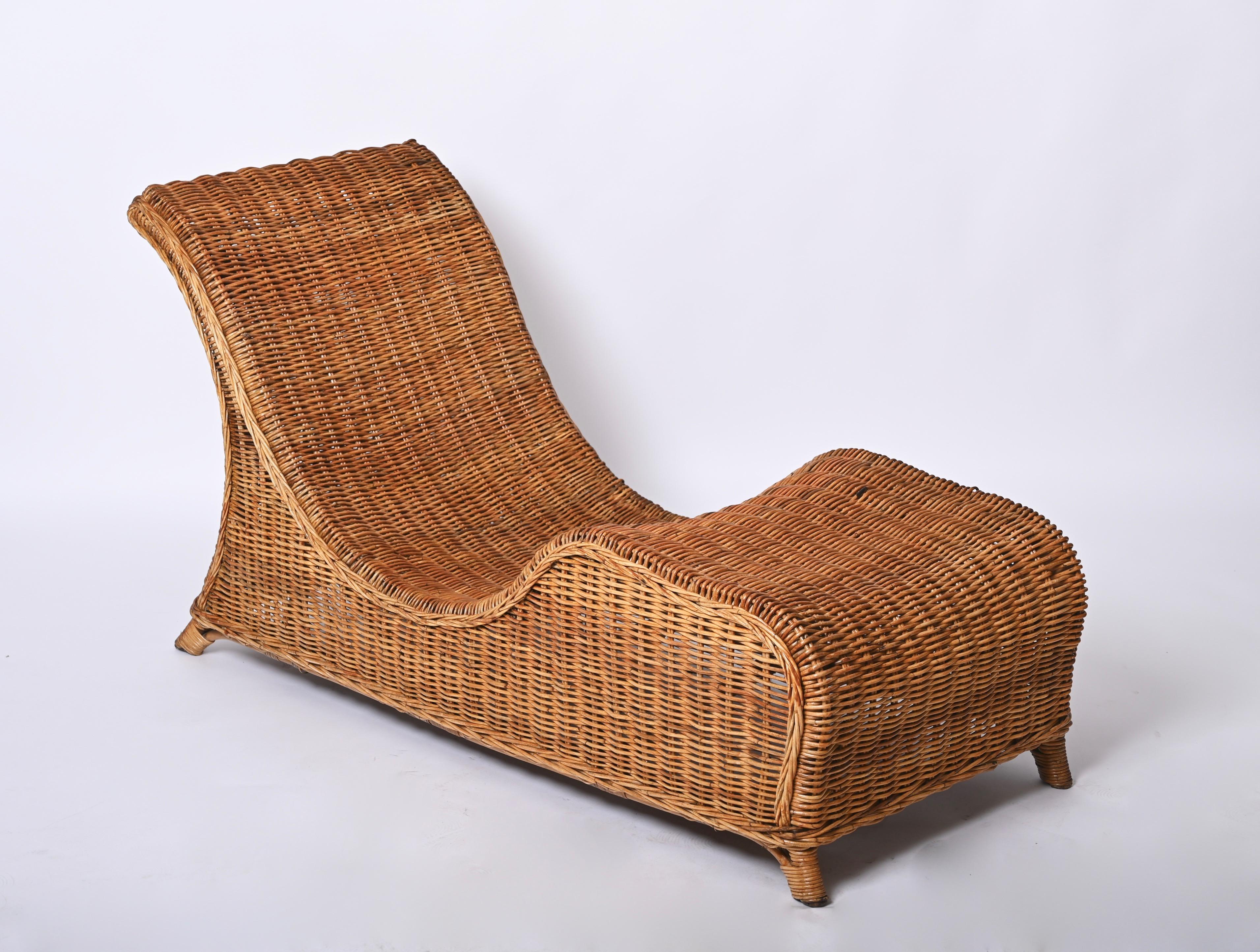 Midcentury Modern Bamboo and Wicker Italian Chaise Longue, 1960s For Sale 3