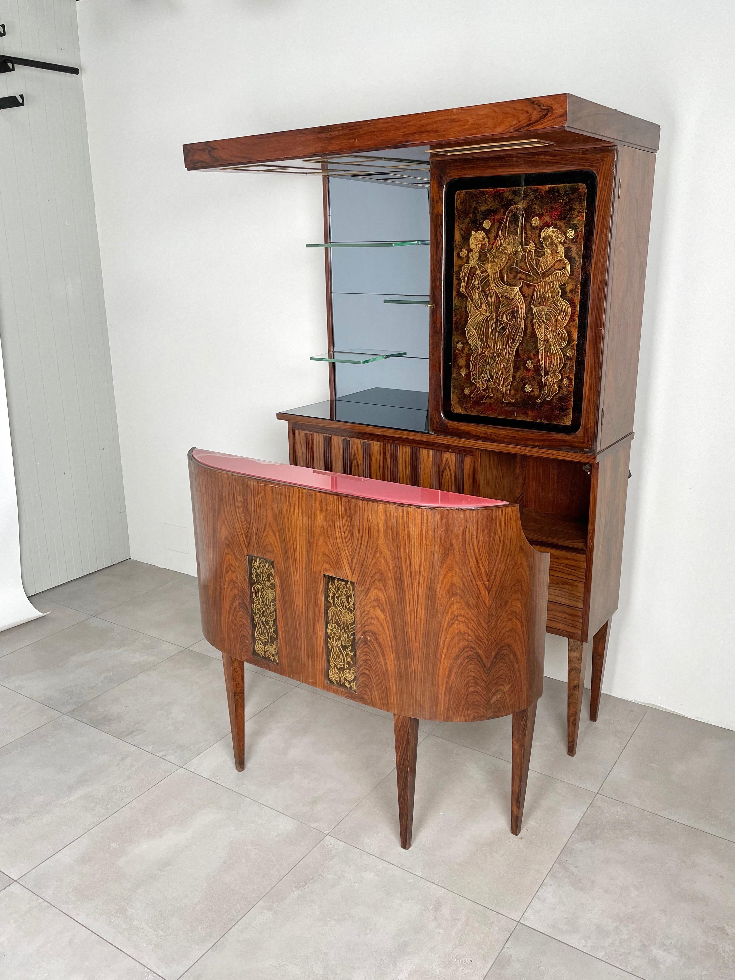 Mid-Century Modern Bar Cabinet in Wood, Mirror and Glass, Italy, 1960s For Sale 1