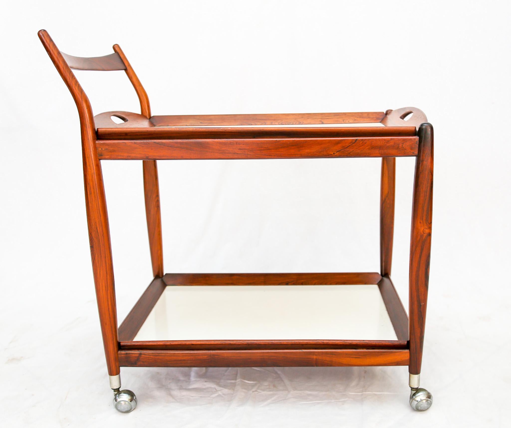 Mid-Century Modern Bar Cart in Hardwood & White Shelves, Sergio Rodrigues, 1960s In Good Condition For Sale In New York, NY