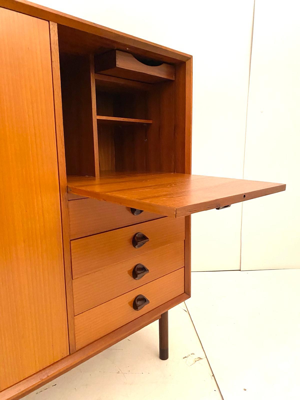 Midcentury Modern, Beech wood cabinet, George Coslin for FARAM, Italy 1960 's In Good Condition For Sale In Ceglie Messapica, IT