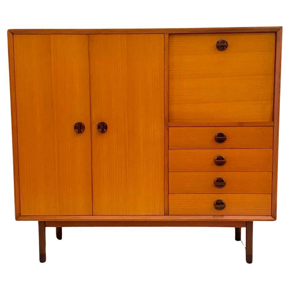 Midcentury Modern, Beech wood cabinet, George Coslin for FARAM, Italy 1960 's For Sale