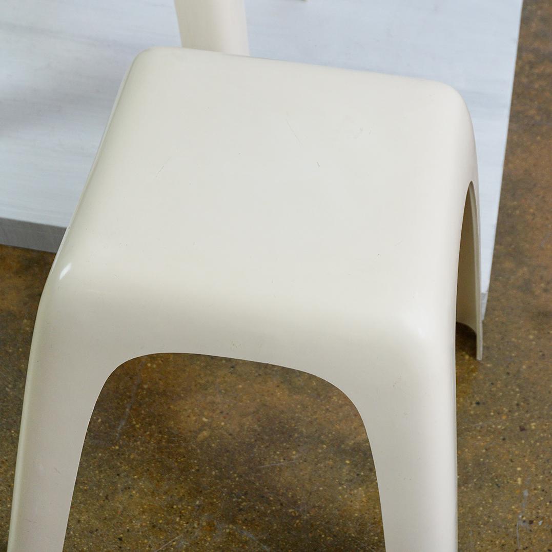 Midcentury Modern Beige Plastic Stools Model Small by Valenti Milano Italy In Good Condition For Sale In Vienna, AT