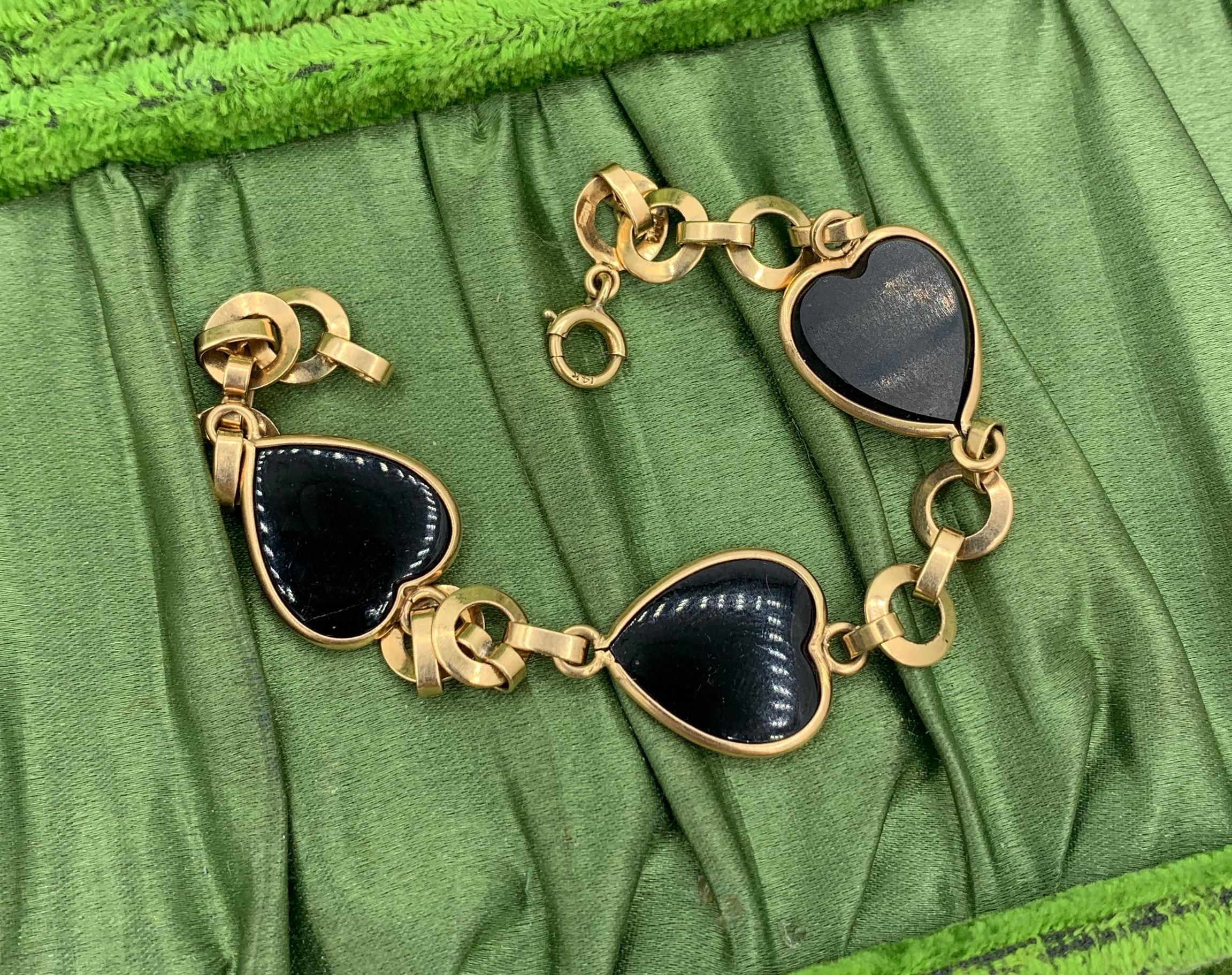 Heart Cut Mid-Century Modern Black Onyx Heart Bracelet 14 Karat Gold Retro For Sale