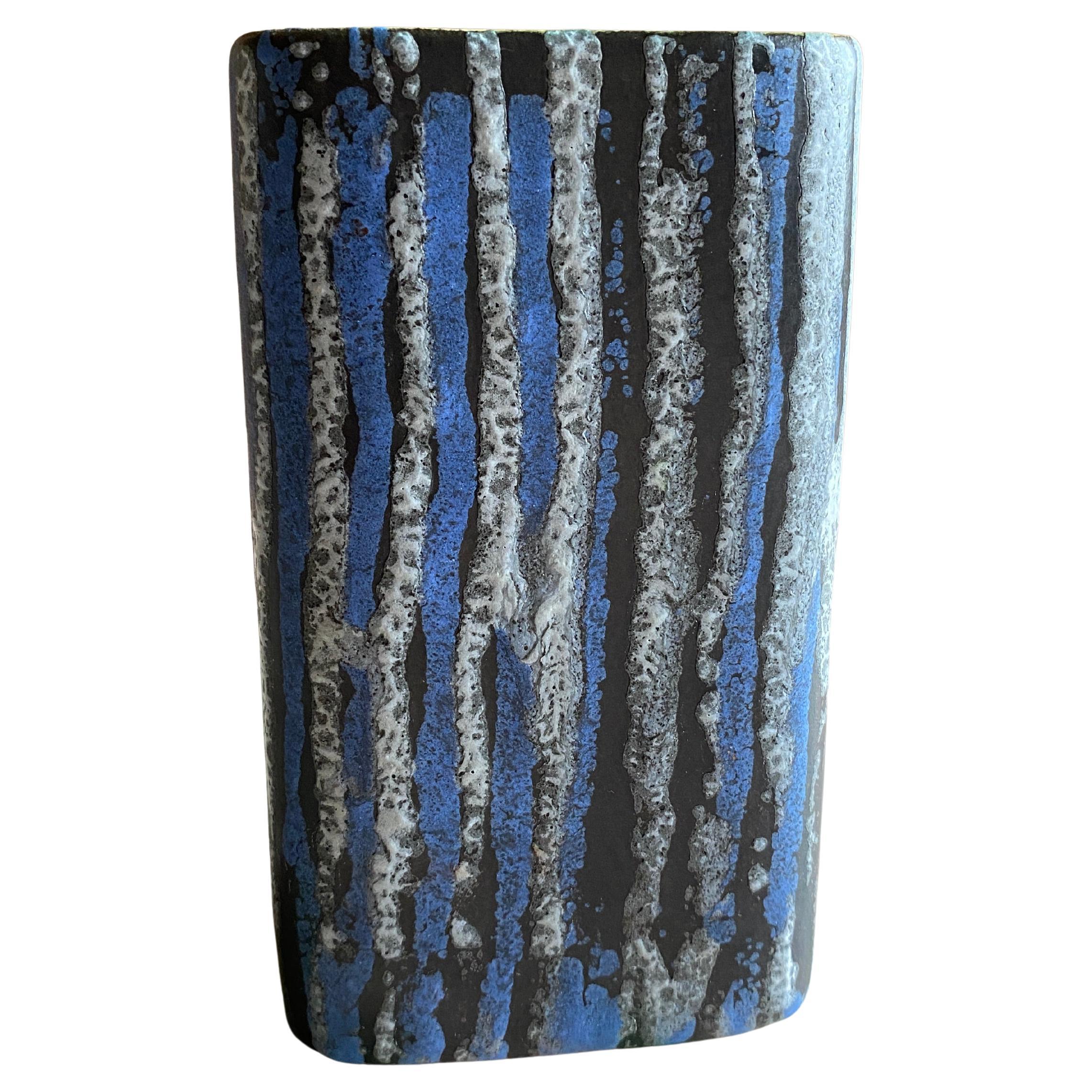 Vaso in gres lavico a strisce bianche e blu di Jasba, anni '60, della linea Midcentury Modern in vendita 3