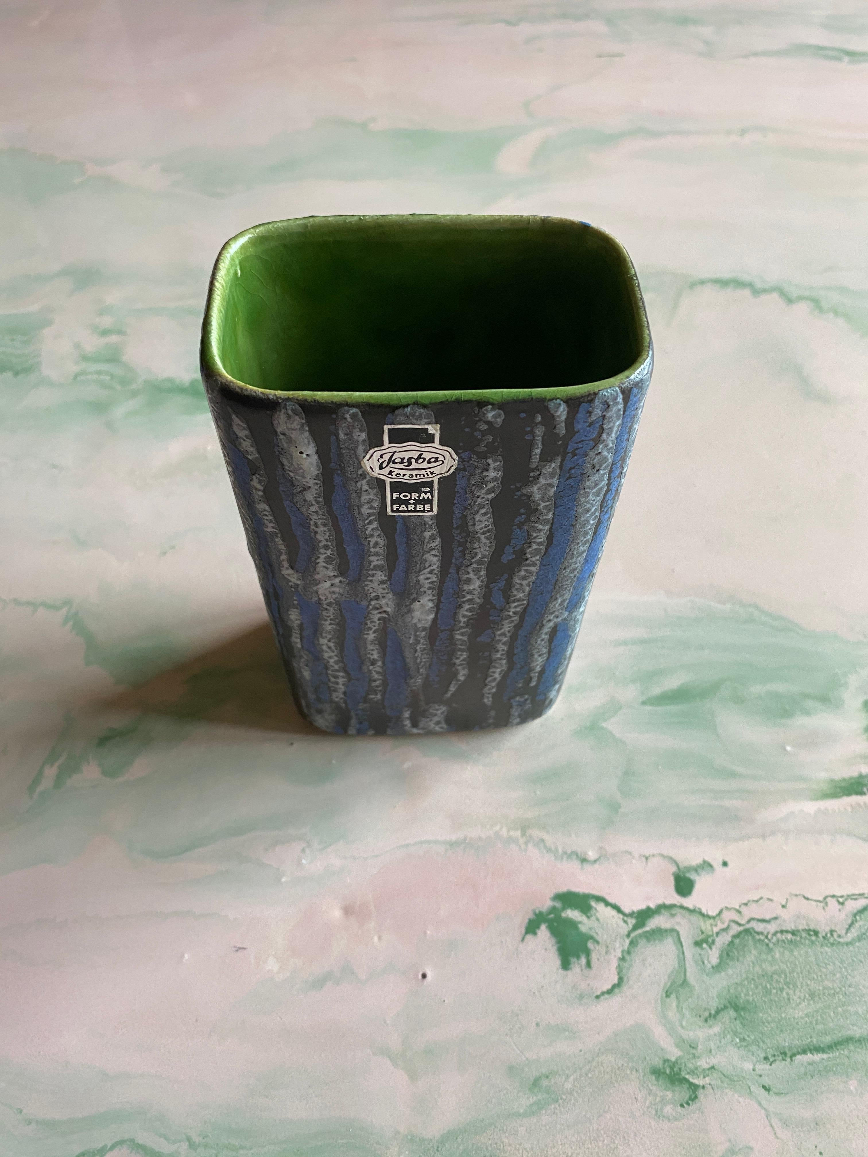 Tedesco Vaso in gres lavico a strisce bianche e blu di Jasba, anni '60, della linea Midcentury Modern in vendita