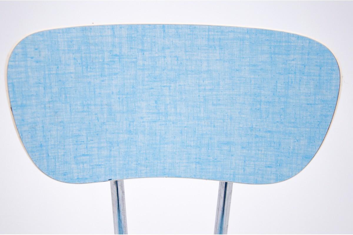 Une paire de chaises en métal en aluminium avec accoudoirs de couleur bleu clair 
Produit en Pologne dans les années 1970
Très bon état.
dimensions : hauteur 79 cm, hauteur du siège 45 cm, largeur 61 cm, profondeur 50 cm.