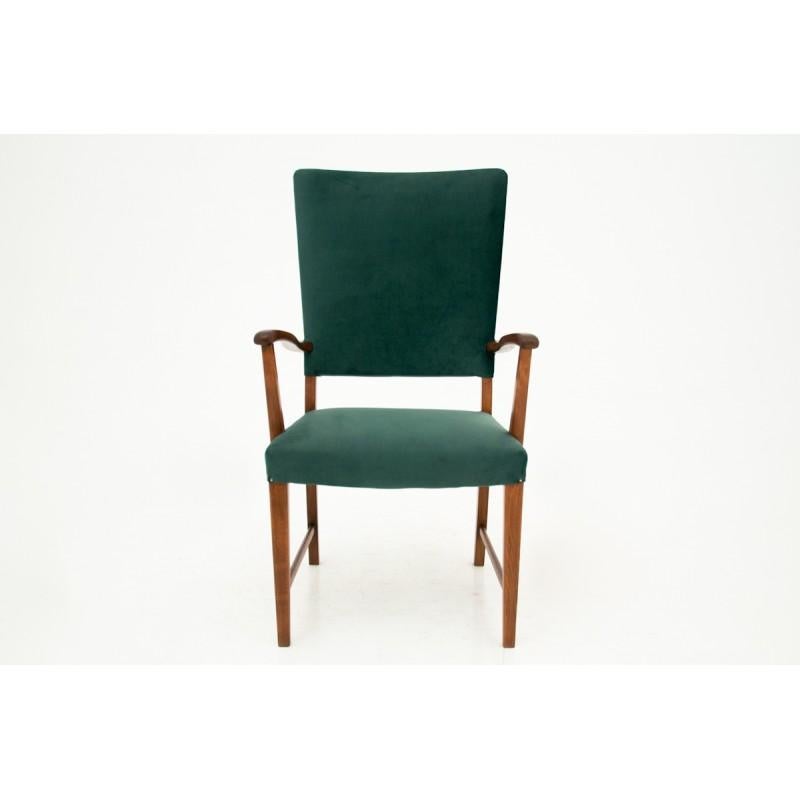 The armchair was manufactured in Poland in the 1960s. It is after wood renovation and replacement of upholstery with bottled green. The armchair is in very good condition.
Mid-Century Modern style.