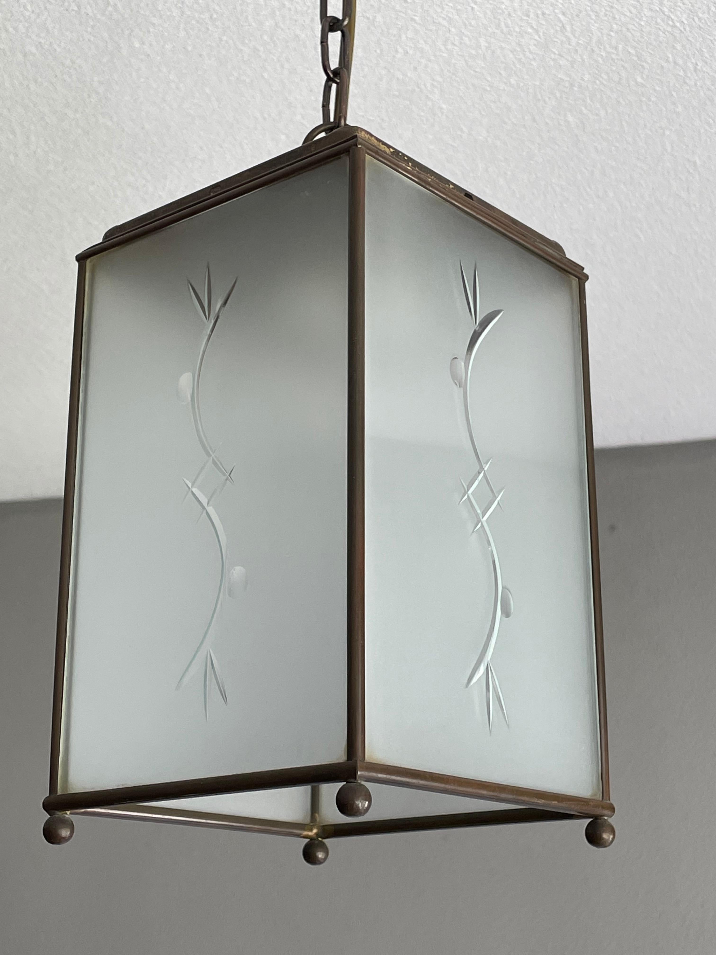 Mid-Century Modern Brass and Glass Hallway Pendant w. Engraved Abstract Pattern For Sale 7