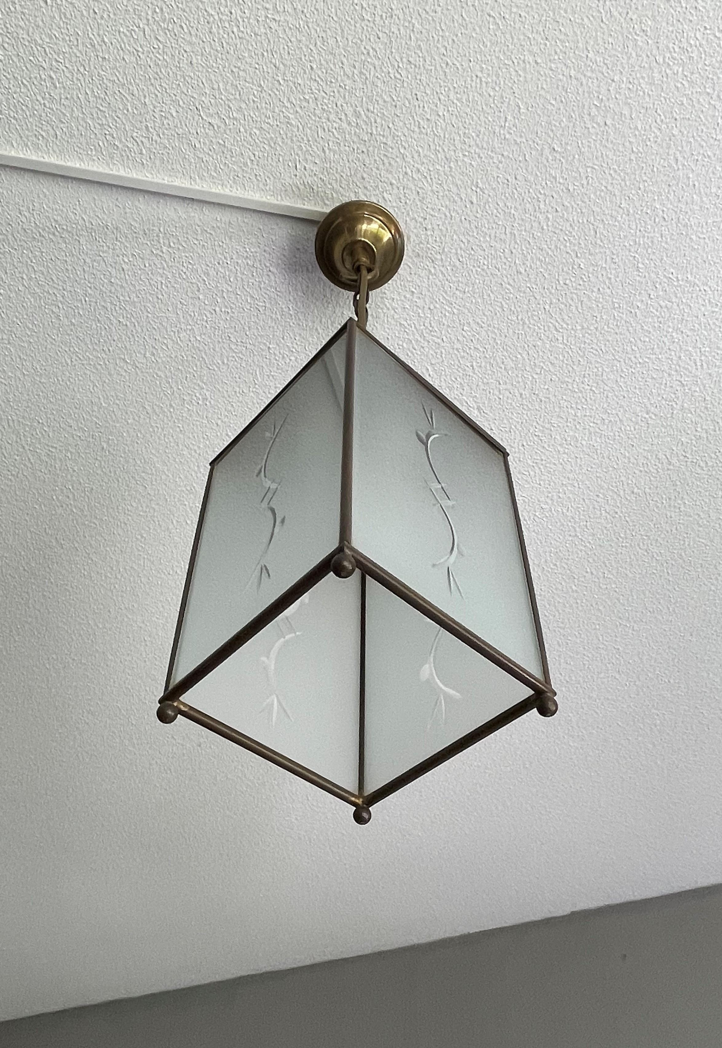 Mid-Century Modern Brass and Glass Hallway Pendant w. Engraved Abstract Pattern For Sale 13