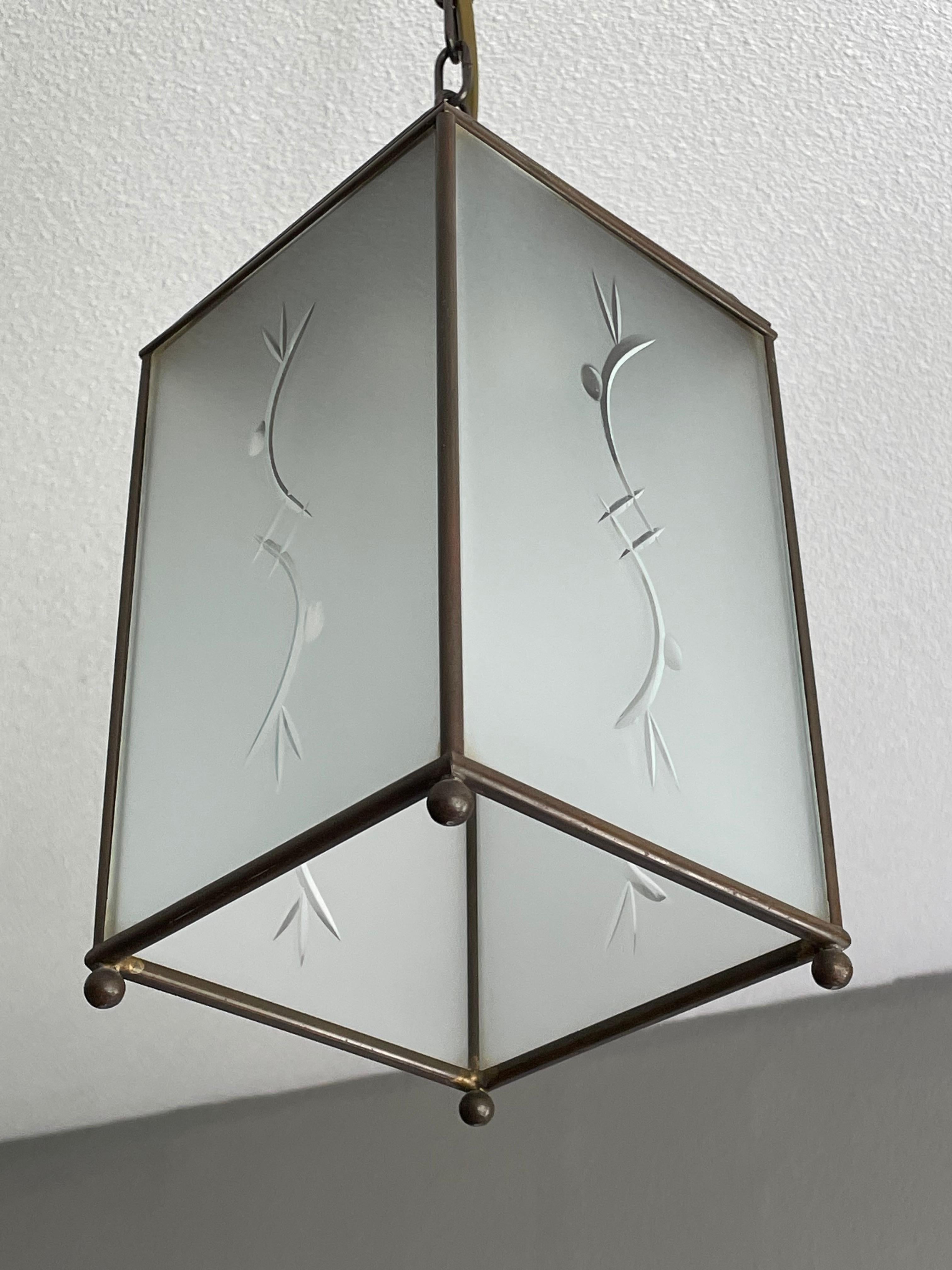 European Mid-Century Modern Brass and Glass Hallway Pendant w. Engraved Abstract Pattern For Sale