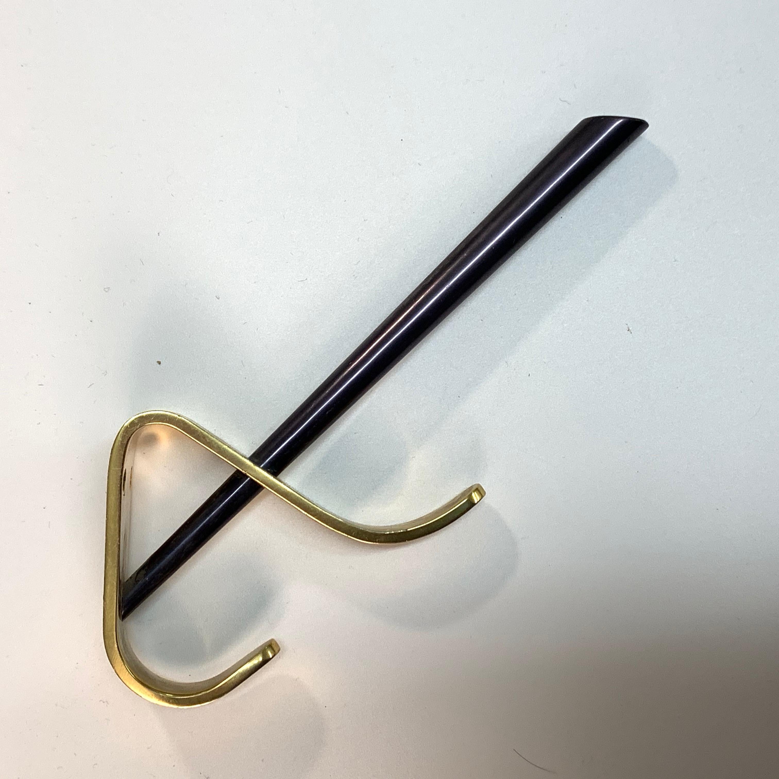 Mid-Century Modern Brass and Lacquered Aluminum Italian Coat Hooks, 1970s For Sale 4