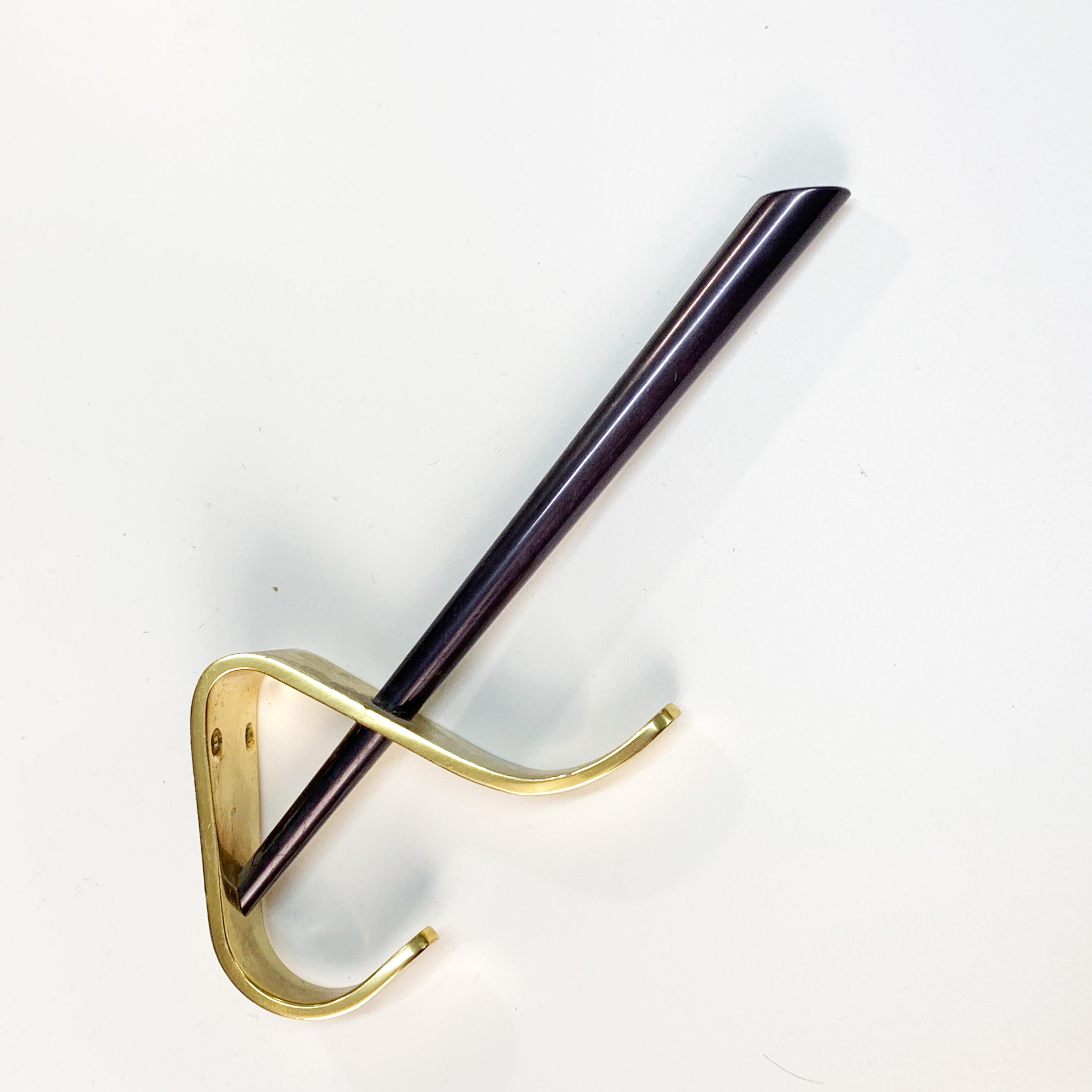 Mid-Century Modern Brass and Lacquered Aluminum Italian Coat Hooks, 1970s For Sale 5
