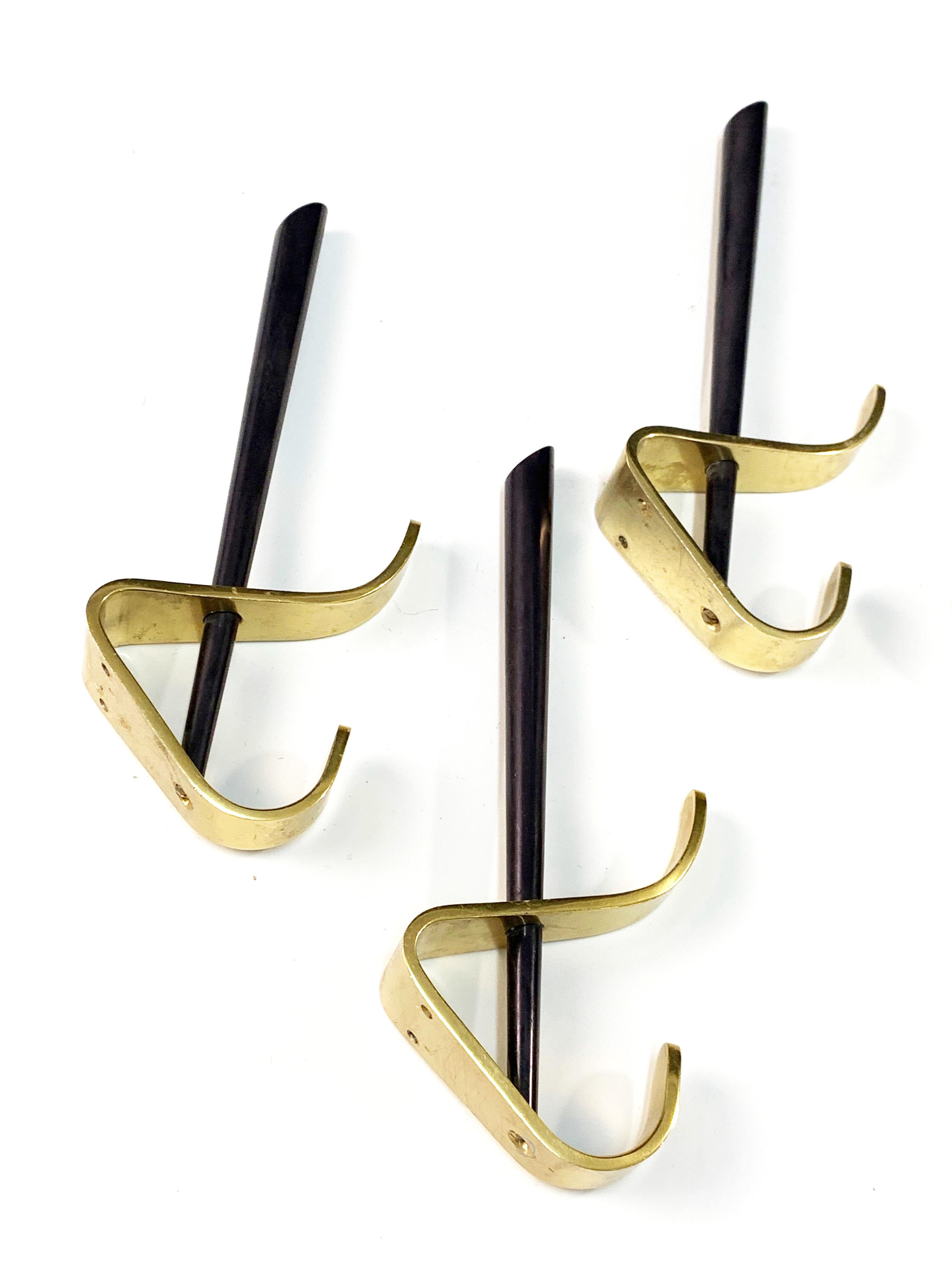 Mid-Century Modern Brass and Lacquered Aluminum Italian Coat Hooks, 1970s For Sale 6