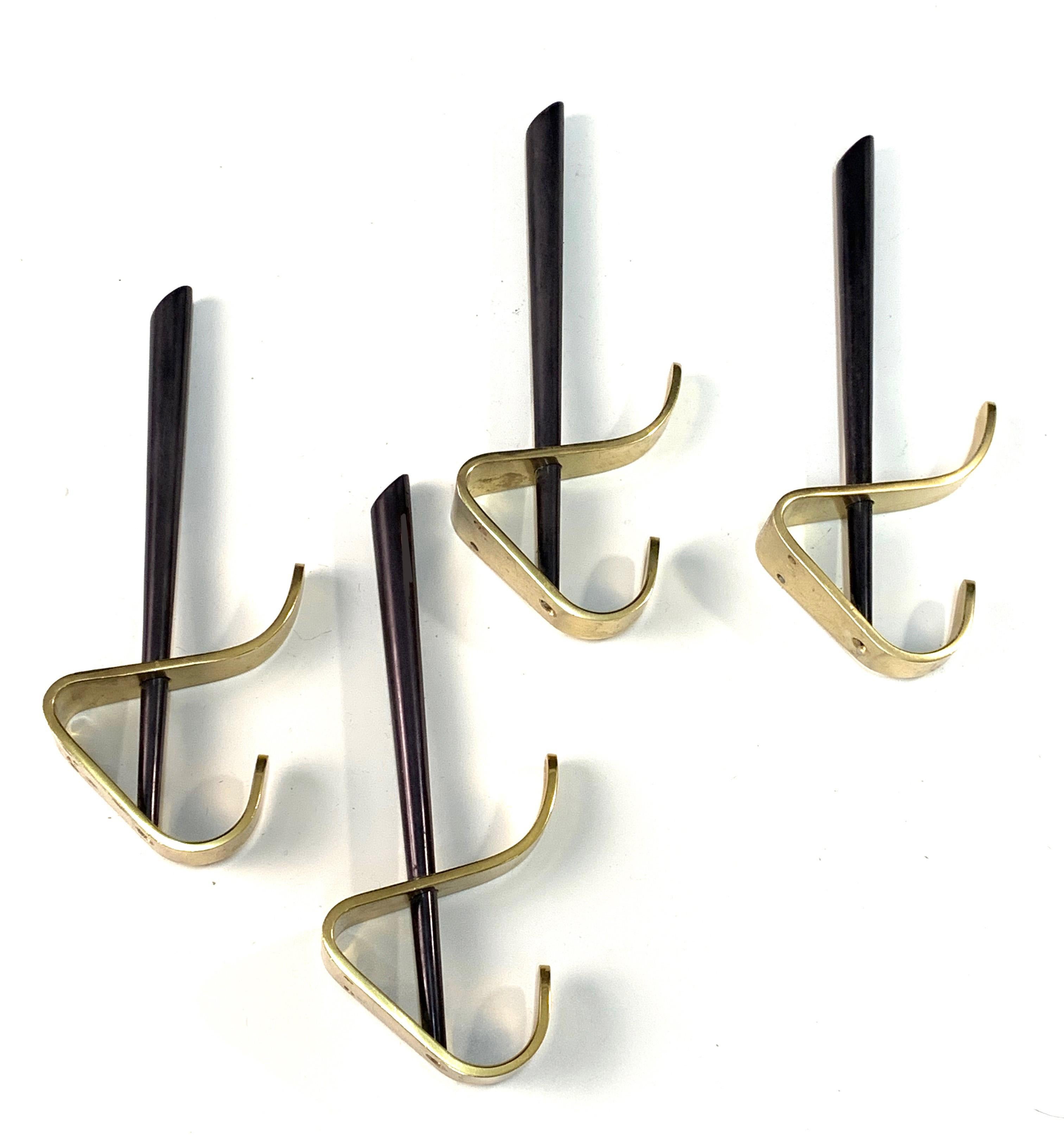20th Century Mid-Century Modern Brass and Lacquered Aluminum Italian Coat Hooks, 1970s For Sale