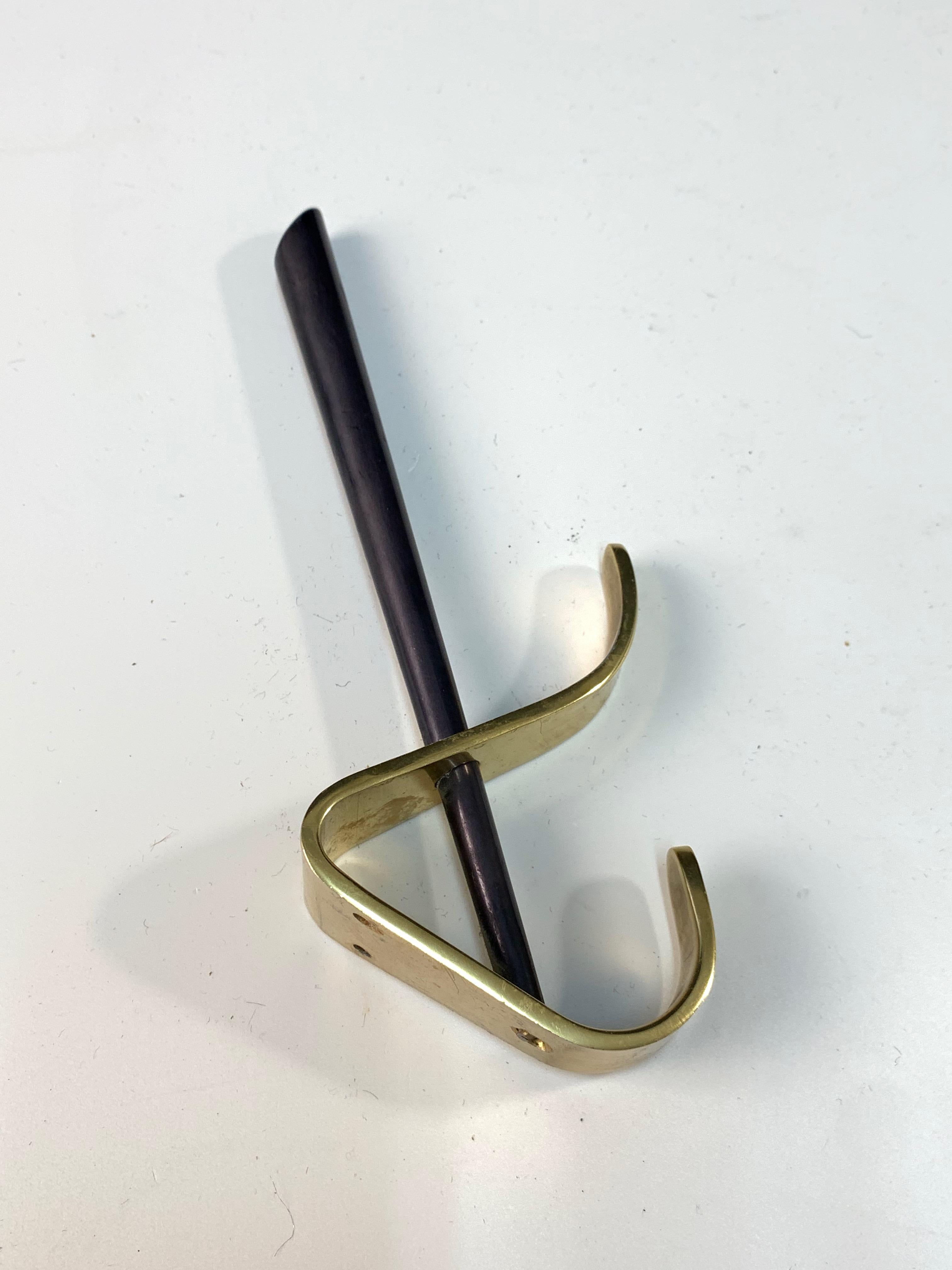 Mid-Century Modern Brass and Lacquered Aluminum Italian Coat Hooks, 1970s For Sale 1