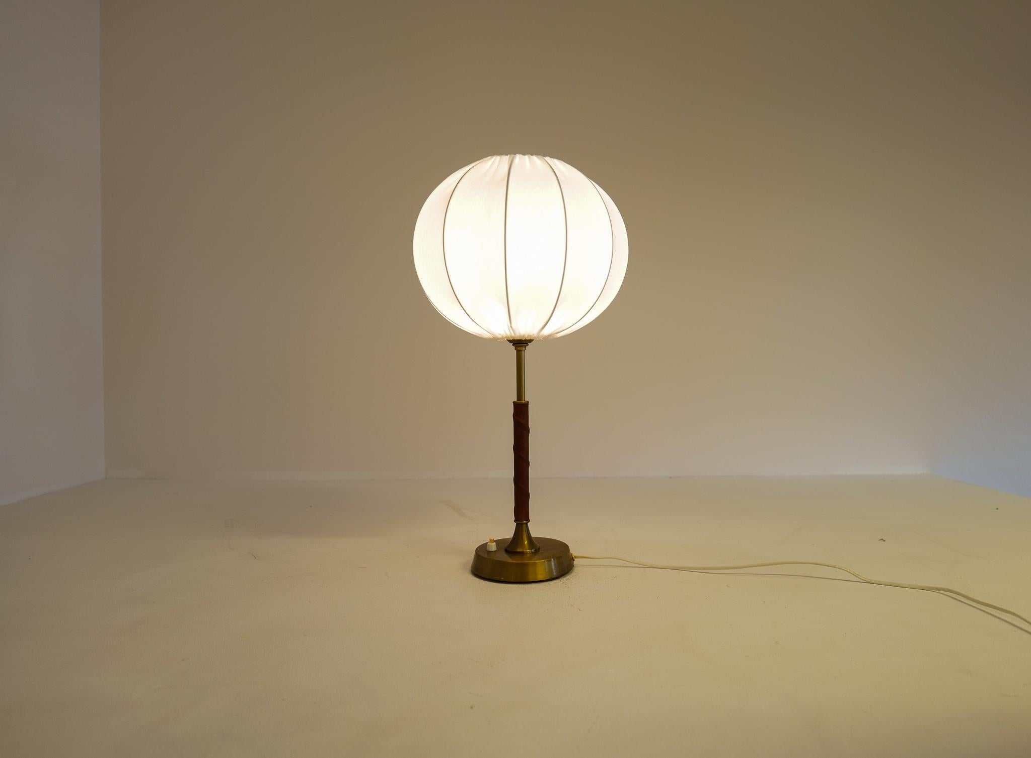 Mid-Century Modern Brass and Metal Table Lamp Ewå, Sweden, 1950s For Sale 5