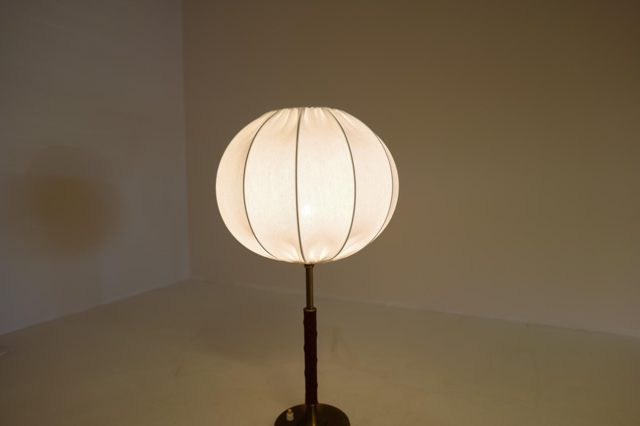 Mid-Century Modern Brass and Metal Table Lamp Ewå, Sweden, 1950s For Sale 6
