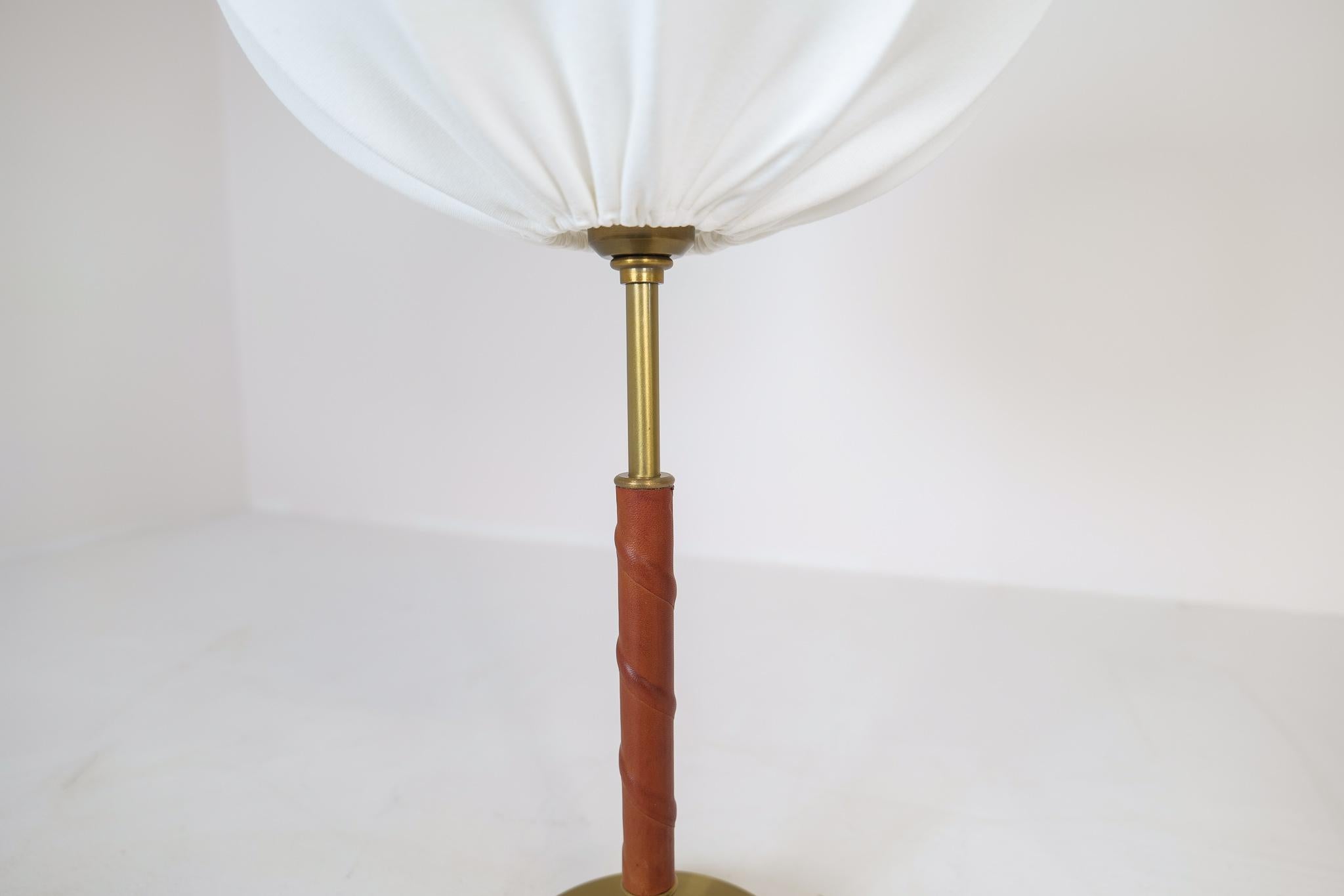 Mid-Century Modern Brass and Metal Table Lamp Ewå, Sweden, 1950s For Sale 1