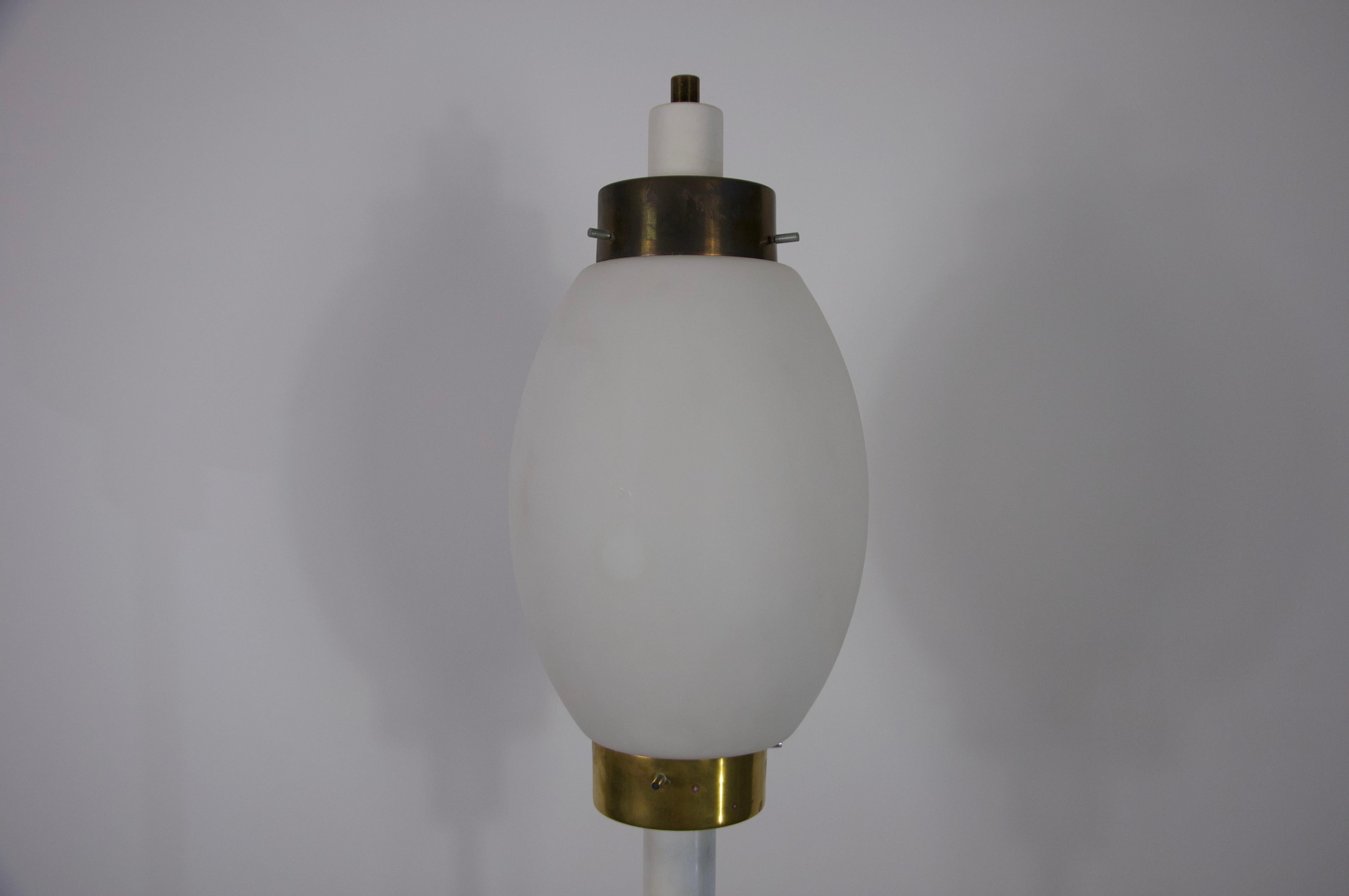 Midcentury Modern Brass and Opaline Glass Italian Floor Lamp, 1960s For Sale 4