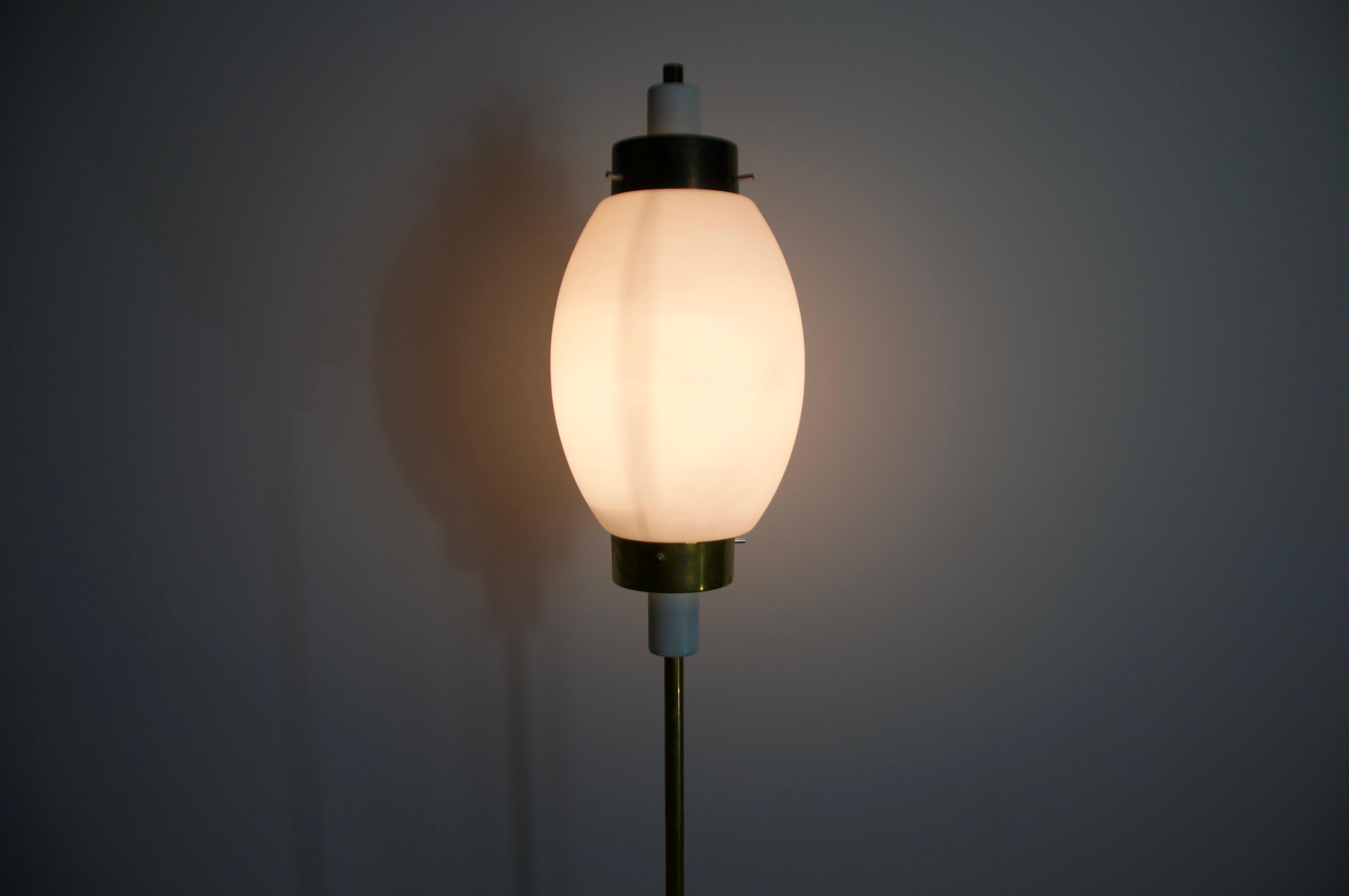 Midcentury Modern Brass and Opaline Glass Italian Floor Lamp, 1960s For Sale 5