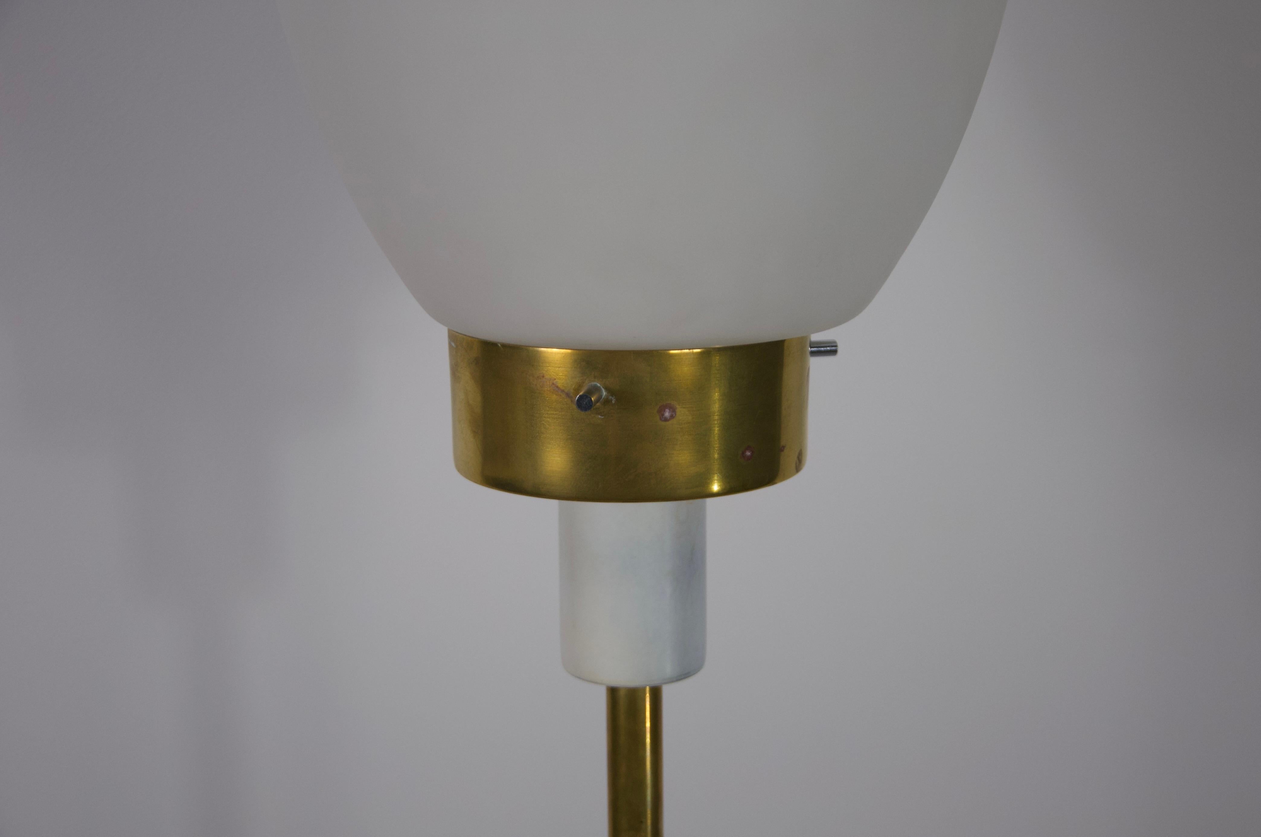 Midcentury Modern Brass and Opaline Glass Italian Floor Lamp, 1960s For Sale 2