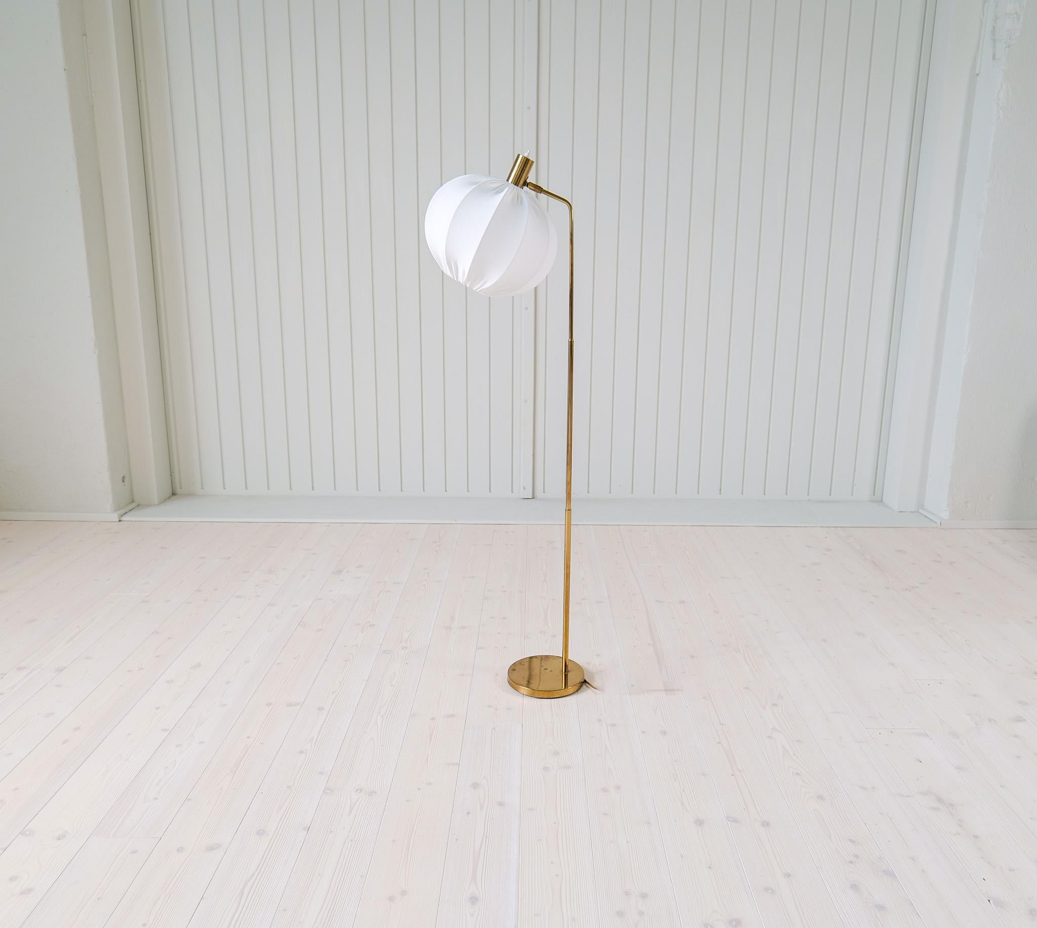 Swedish Midcentury Modern Brass Floor Lamp Bergboms G-03, Sweden, 1960s For Sale