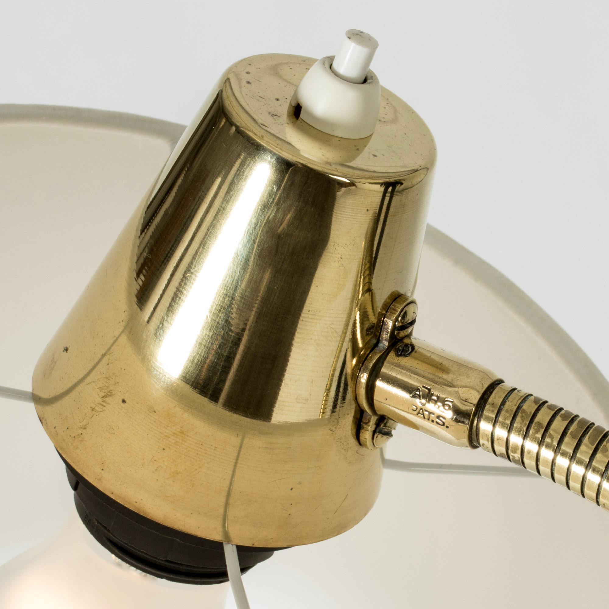 Midcentury Modern brass floor lamp, Sweden, 1950s In Good Condition For Sale In Stockholm, SE